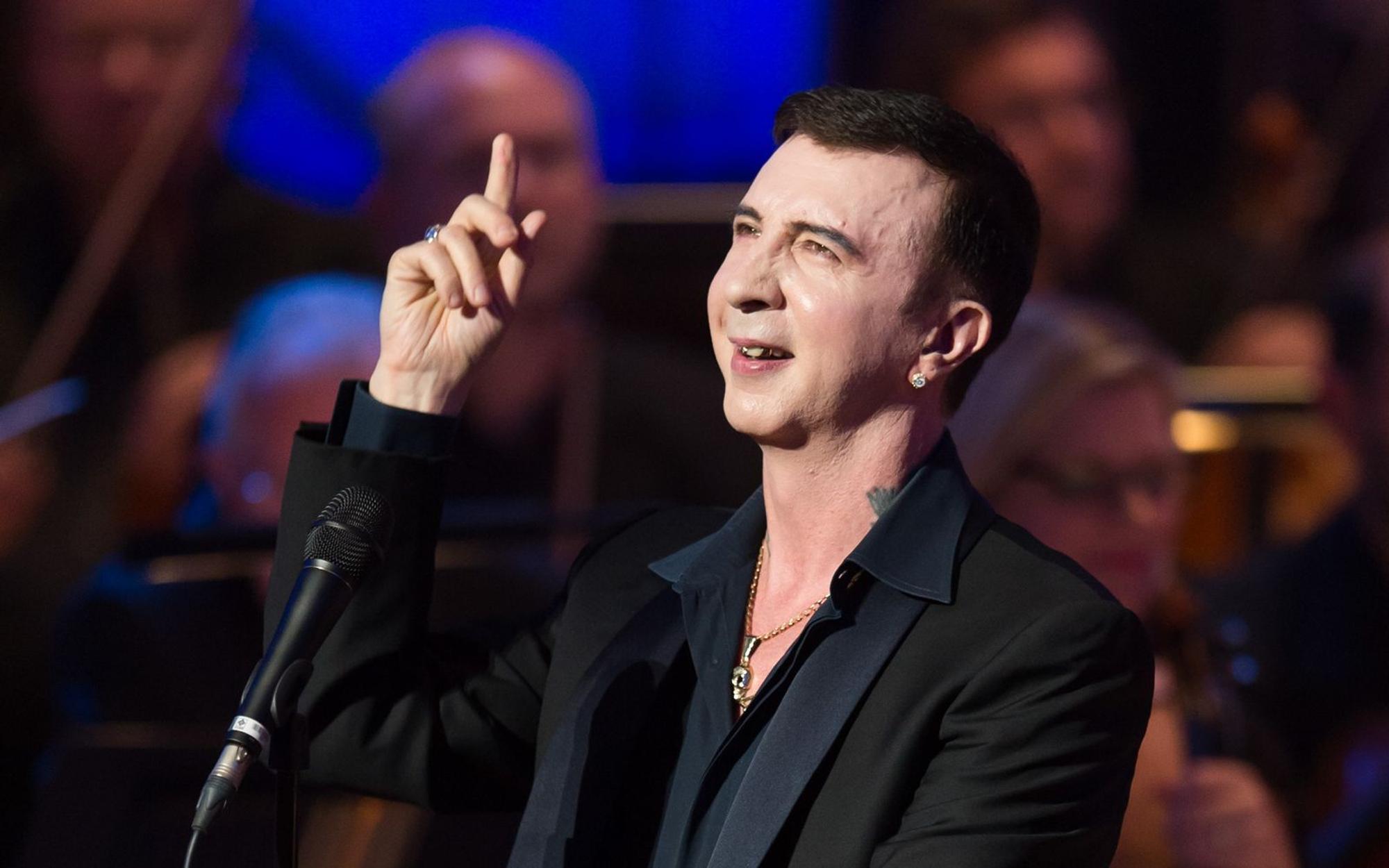 Marc Almond feiert eine letzte große Soft-Cell-Party: Nach dem Tod seines Bandkollegen David Ball im Jahr 2025 zieht Almond mit „Danceteria“ einen Schlussstrich. (Bild: Getty Images/Ian Gavan)