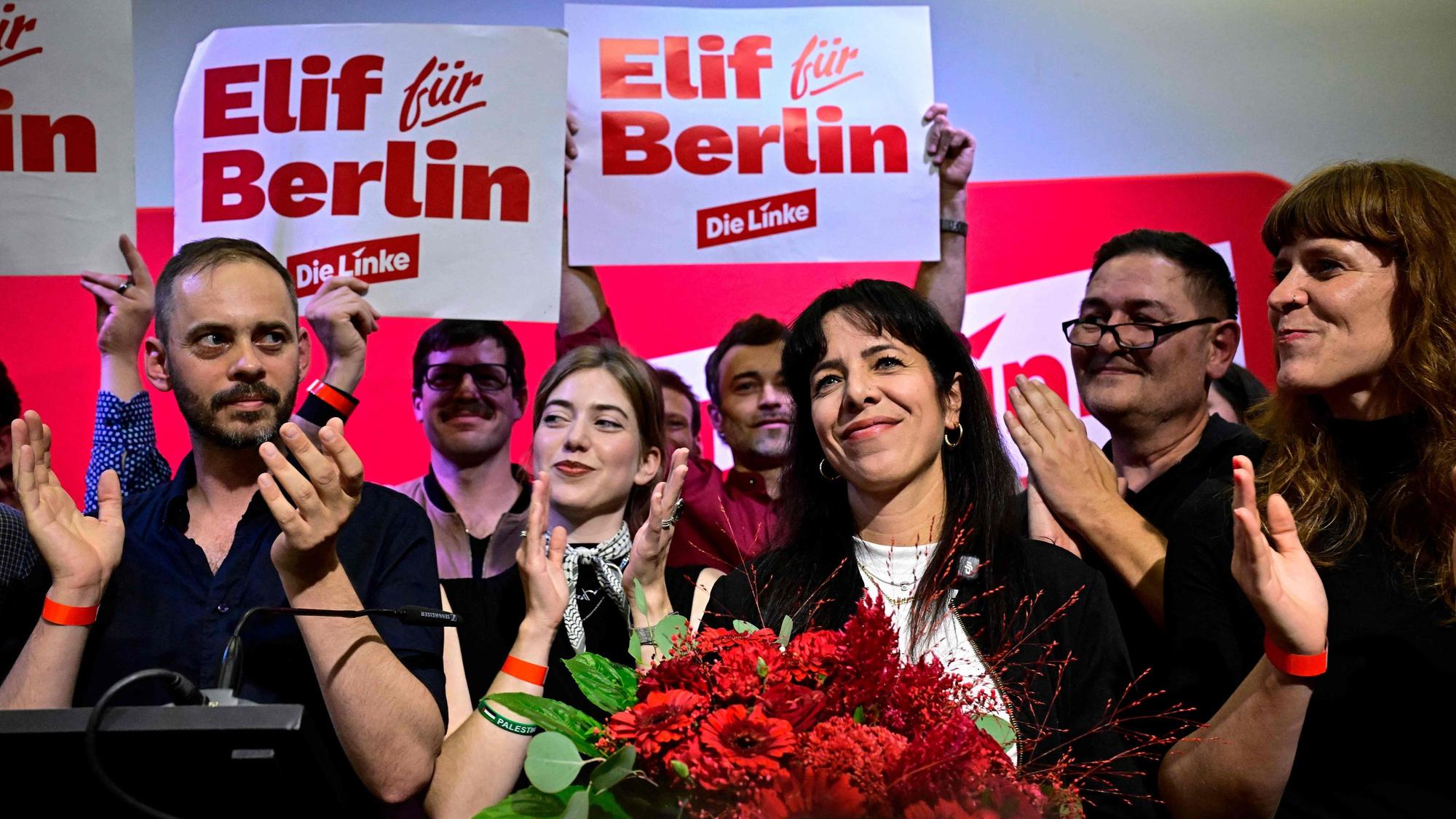 Regiert sie bald Berlin? Linken-Spitzenkandidatin Elif Eralp (mit Blumen).