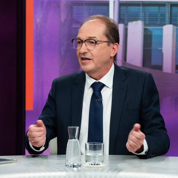 Innenminister Alexander Dobrindt (CSU) geriet bei „Maybrit Illner“ mehrfach mit Heidi Reichinnek von den Linken aneinander. (Bild: ZDF/Jule Roehr )