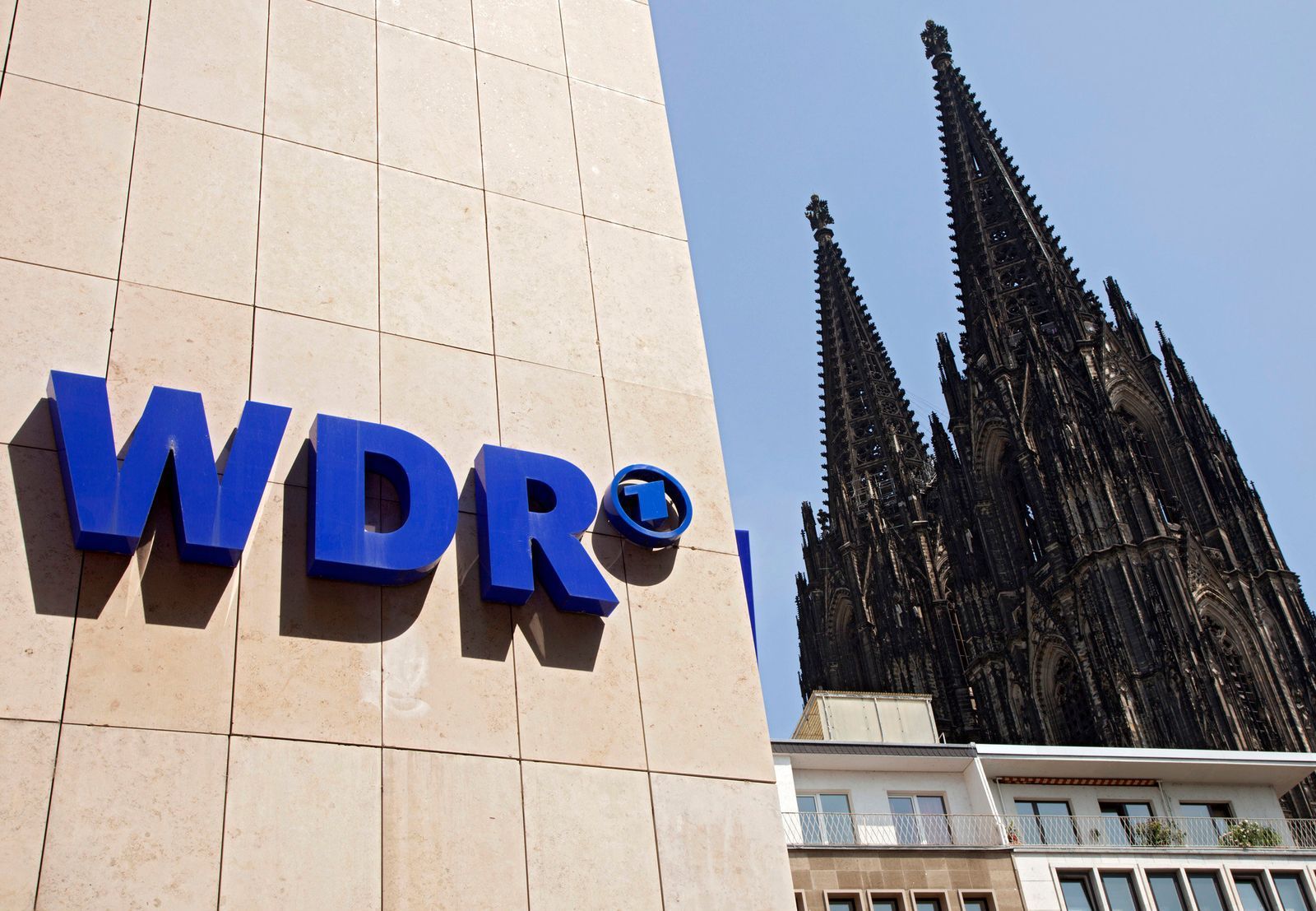 Das WDR-Funkhaus am Wallraffplatz in Köln: Der Sender plant Programmkürzungen und einen Stellenabbau. (Bild: WDR / Herby Sachs)