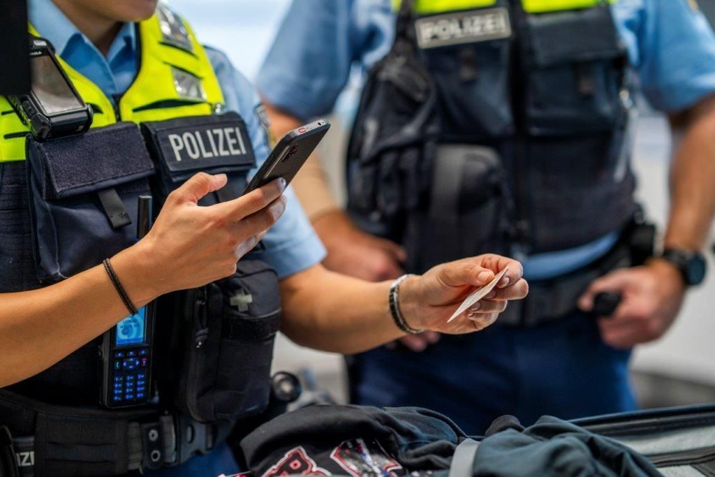 Beamte der Bundespolizei am Flughafen Köln/Bonn. (Symbolbild)