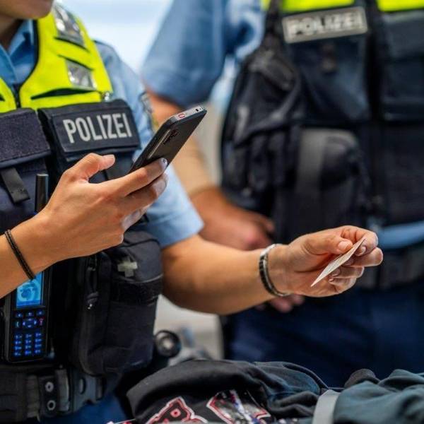 Beamte der Bundespolizei am Flughafen Köln/Bonn. (Symbolbild)