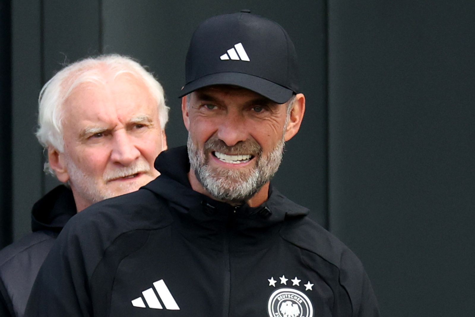 Rudi Völler (links) bremste zum Auftakt die Euphorie um Nationaltrainer Jürgen Klopp. (Bild: 2026 Getty Images/Alexander Hassenstein)
