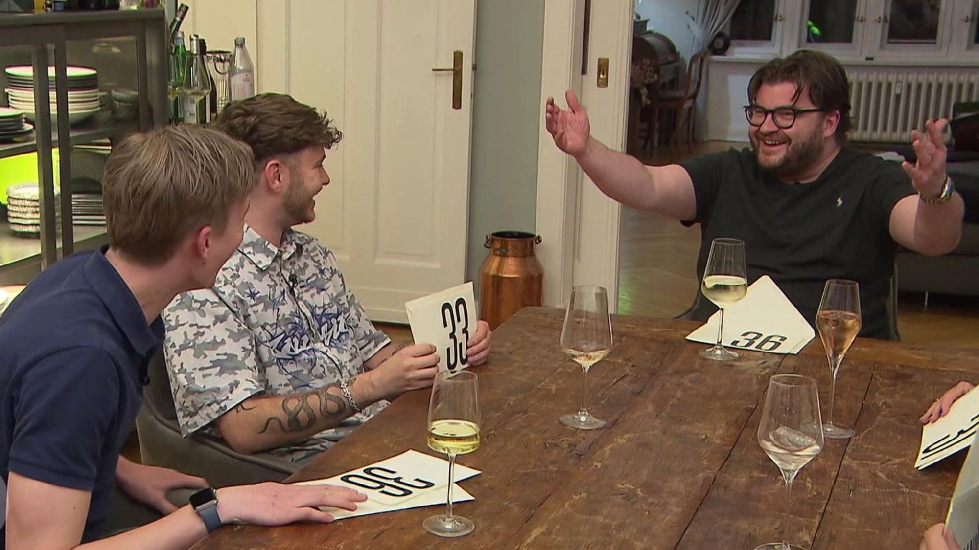 Gregor (41) will seinen Mitgewinner Noah (19) „adoptieren“. (Bild: RTL)