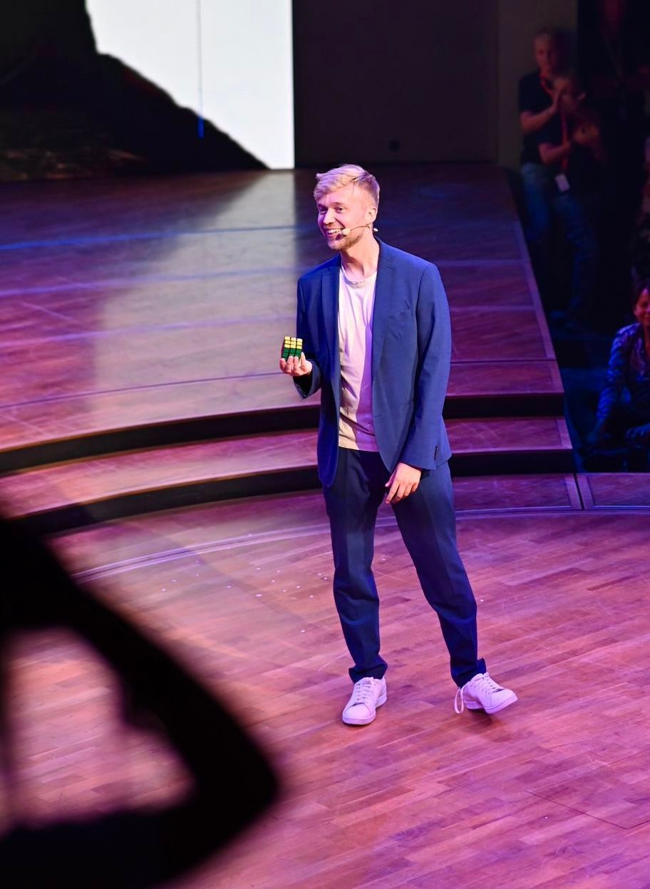 Marc Weide tritt mit seinem Programm „Magier des Monats“ im Scala in Opladen auf.