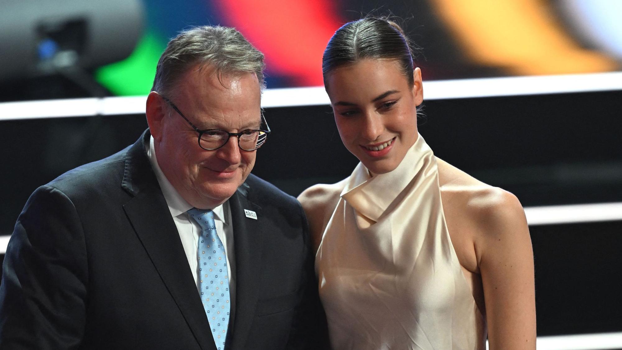 Torsten Burmester (SPD), Oberbürgermeister von Köln, zusammen mit Darja Varfolomeev, Olympiasiegerin der rhythmischen Sportgymnastik, in Baden-Baden.