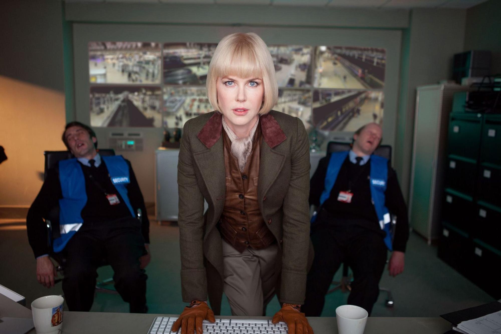 Tierpräperatorin Millicent (Nicole Kidman) will den Bären Paddington haben - um jeden Preis. (Bild: RTL / P&Co. Ltd.SC 2014. Licensed on behalf of Studiocanal S.A. by Copyrights Group)