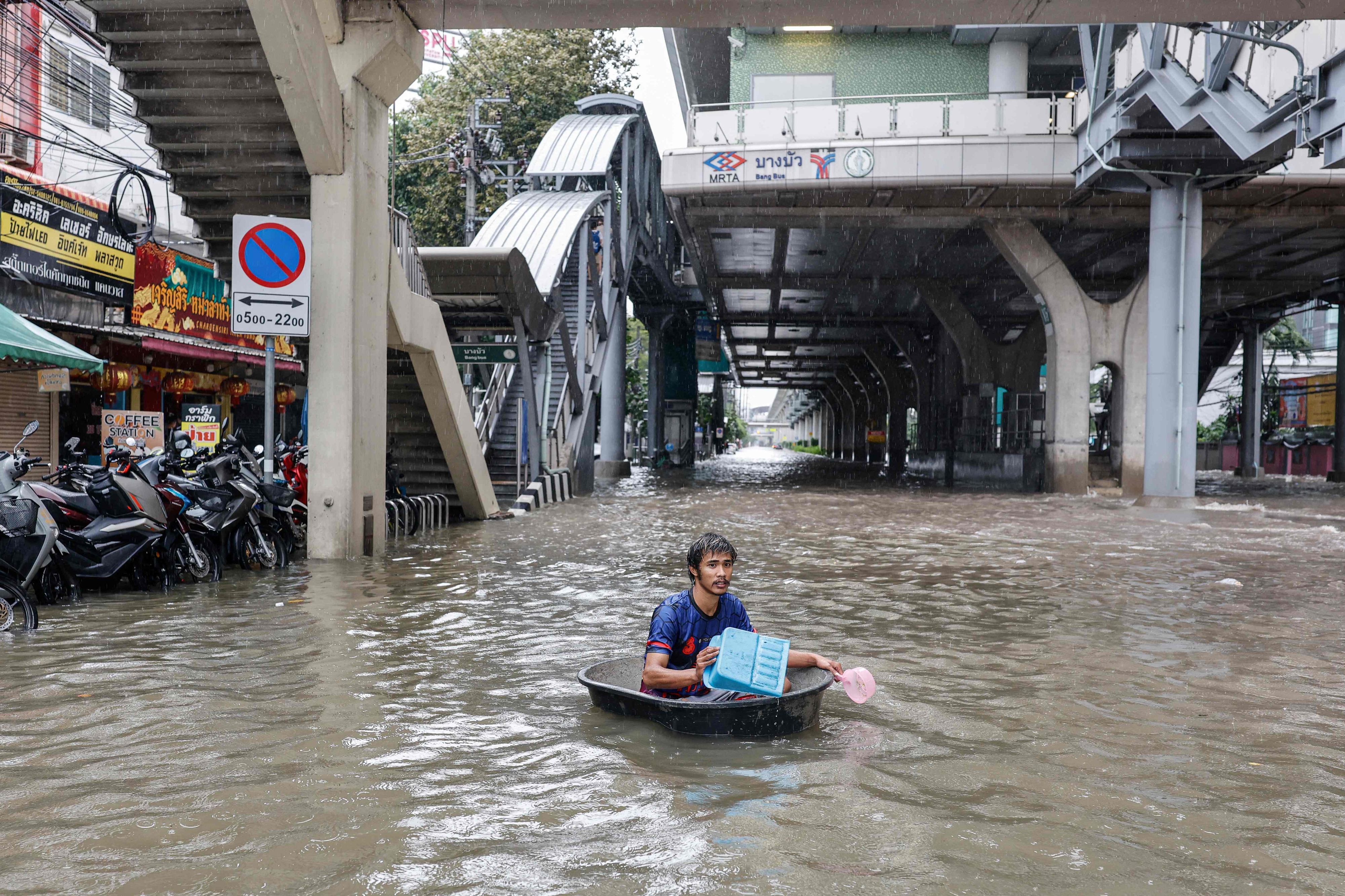 Die Behörden in Bangkok haben wegen starker Überschwemmungen am Samstag für alle 50 Bezirke der thailändischen Hauptstadt den Katastrophenfall ausgerufen.