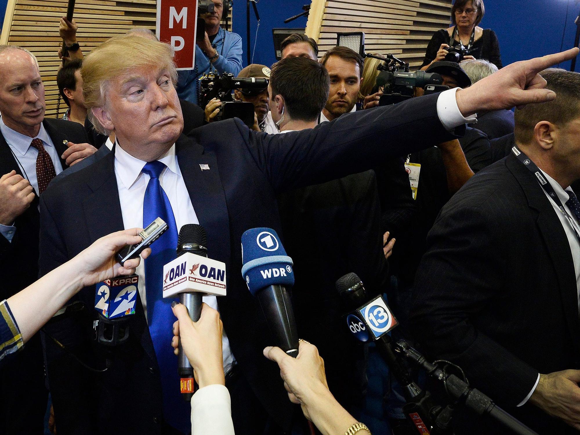 US-Präsident Donald Trump hält sich nicht an die Entscheidung eines US-Richters und sperrt CNN weiterhin aus.