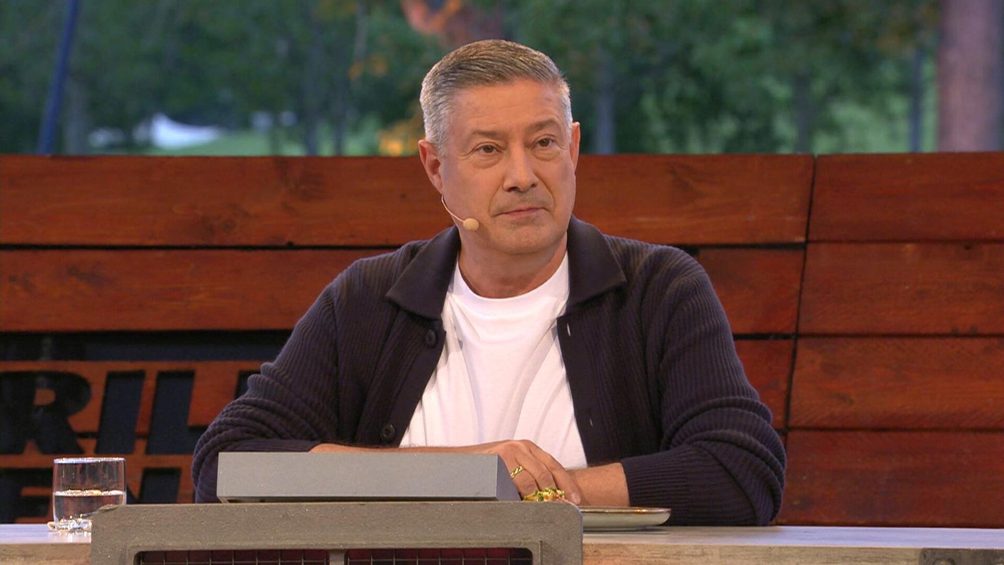 Joachim Llambi ist ein Mann der klaren Worte. Beim Staffelfinale von „Grill den Henssler Sommer-Special“ kanzelte er einen Koch für sein Speise hart ab: „Das ist doch Mist, was du da gemacht hast.“ Wen traf sein Juror-Groll? (Bild: RTL)