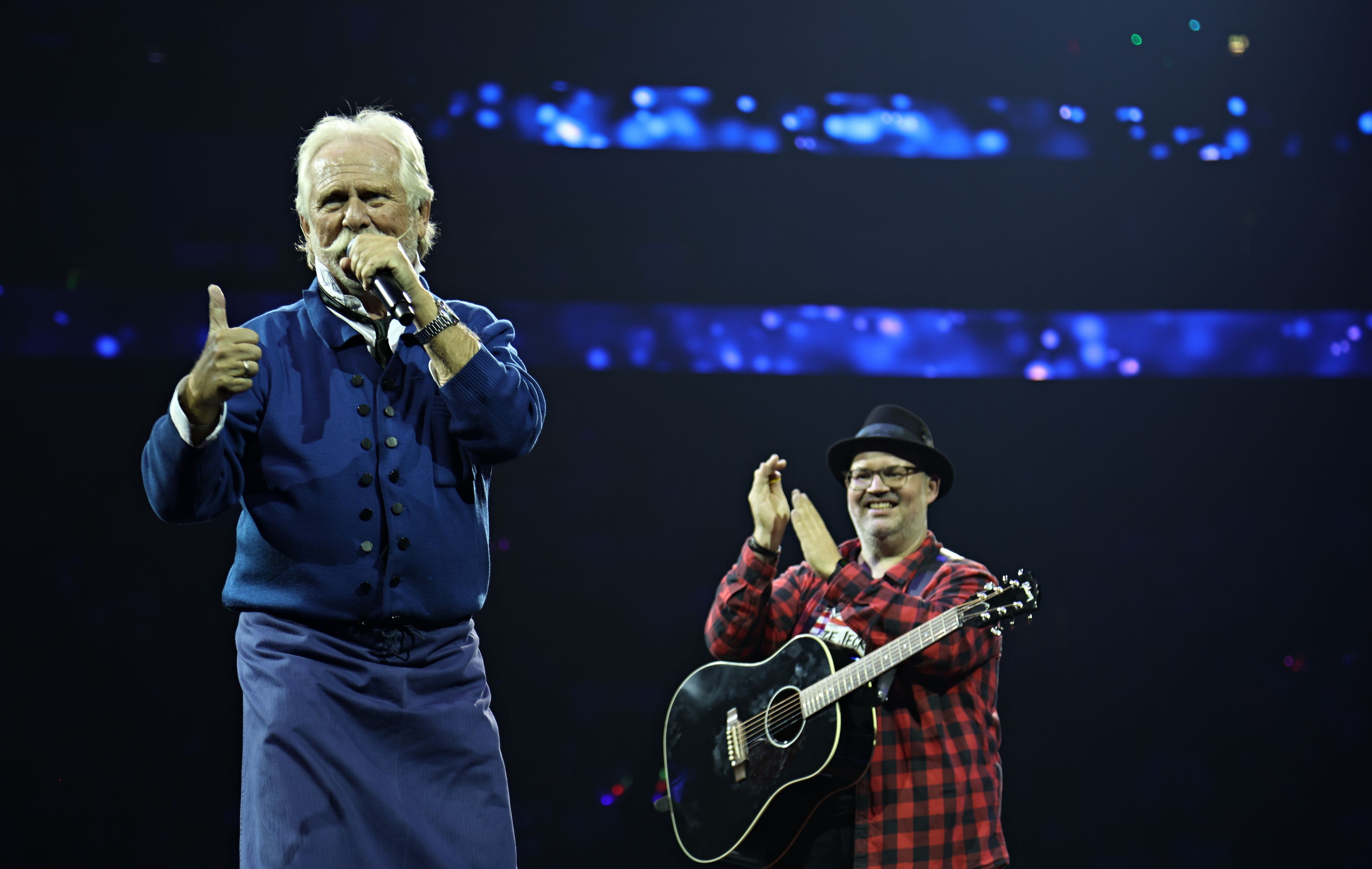 Henning Krautmacher und Björn Heuser zusammen auf der Bühne.