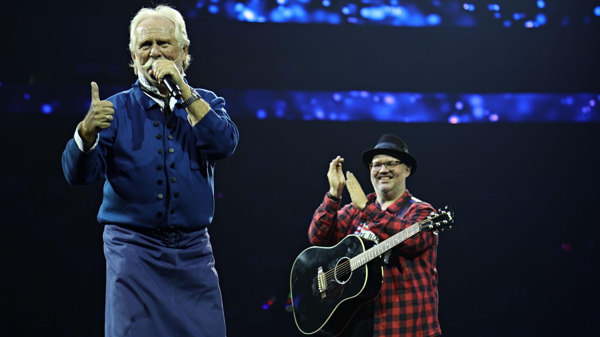 Henning Krautmacher und Björn Heuser zusammen auf der Bühne.