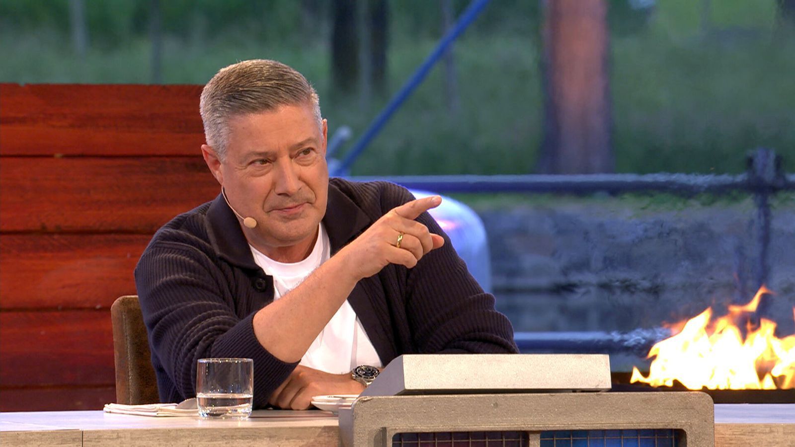 Es wird nicht besser, im Gegenteil: Joachim Llambi nennt Köppens Teller eine „Frechheit“ und raunzt: „Das ist doch Mist!“ Er gibt nur einen einzigen Punkt. (Bild: RTL)