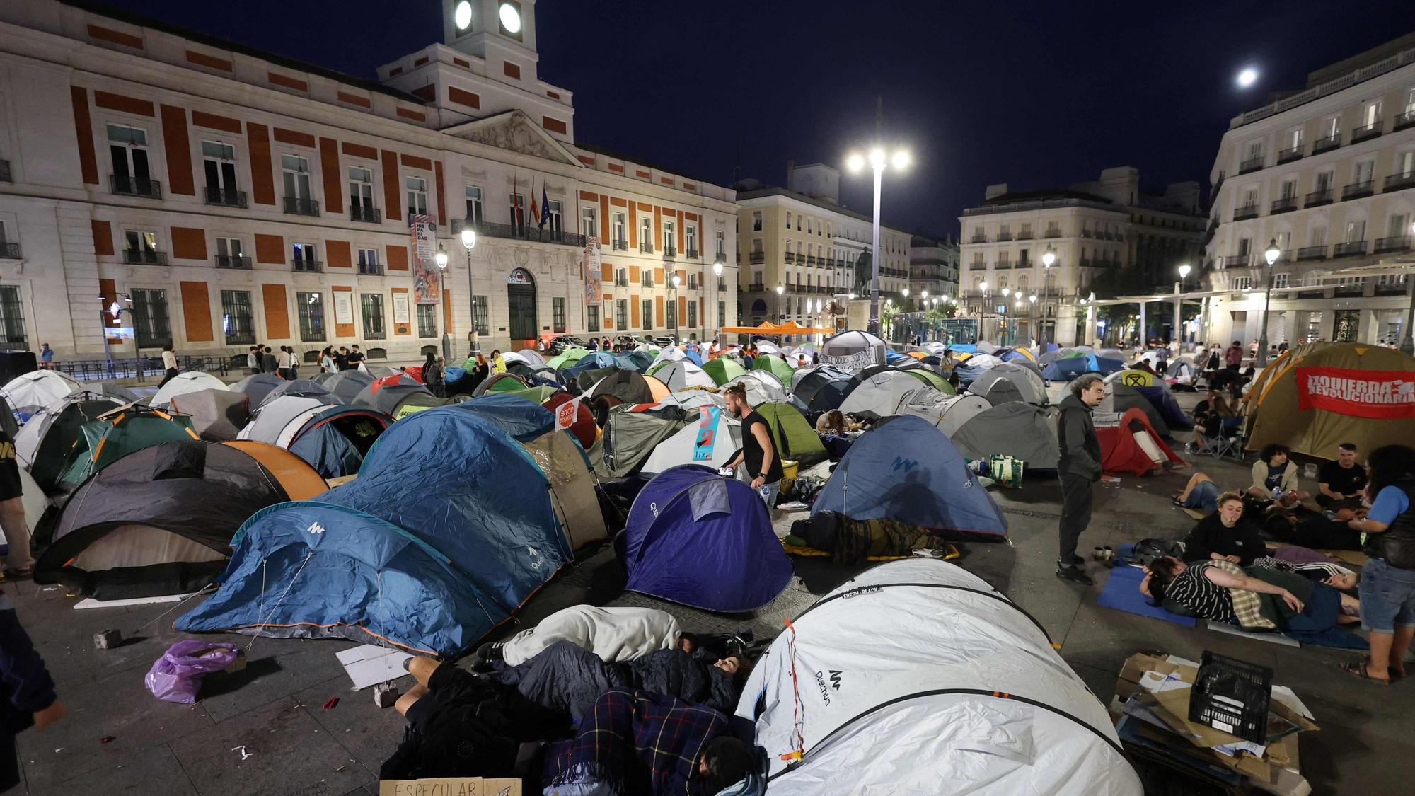Demonstrierende haben ein Protestcamp in Madrid bezogen.