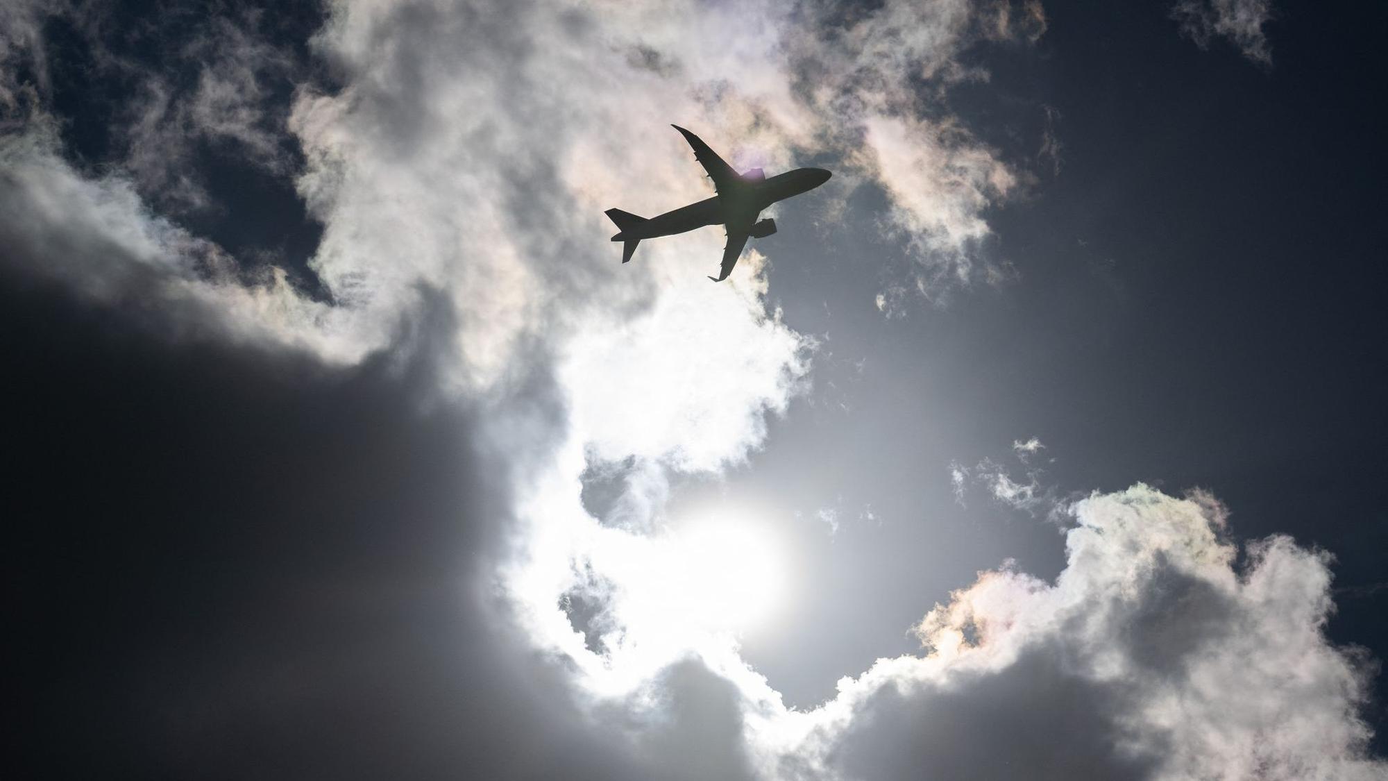 Lufthansa-Flug wegen brennender Powerbank umgeleitet