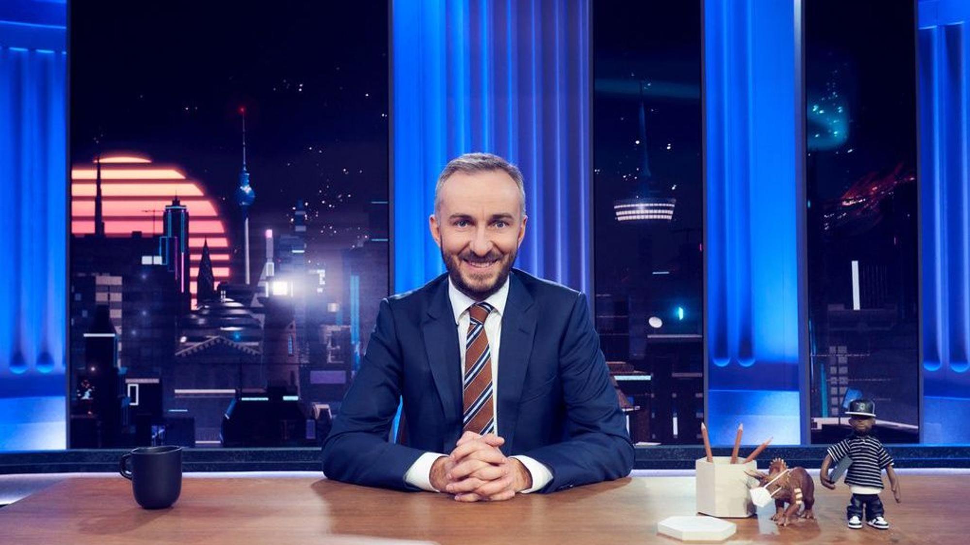 Jan Böhmermann im Studio.