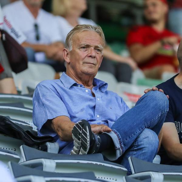 Volker Finke auf der Tribüne.