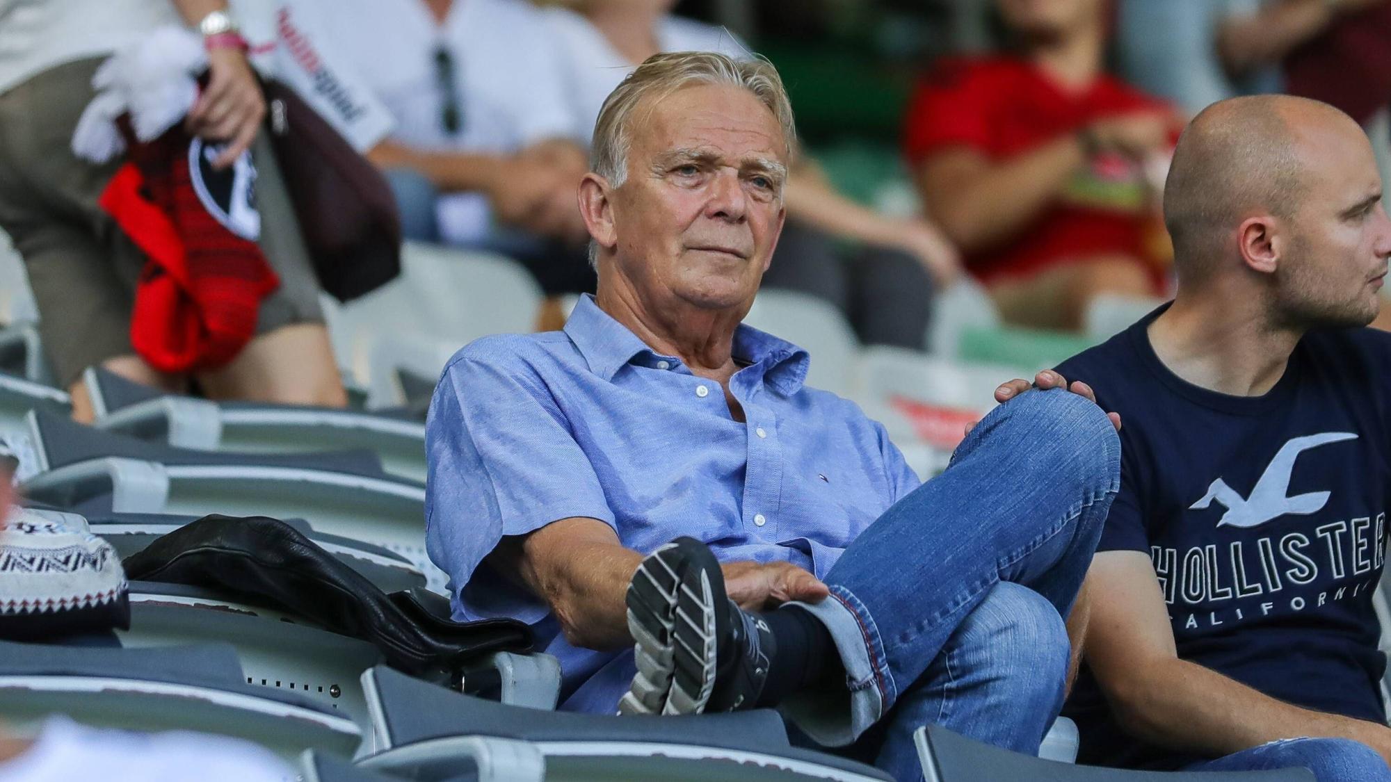 Volker Finke auf der Tribüne.