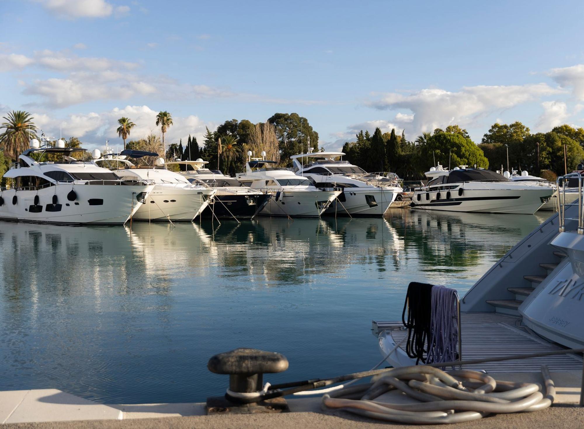 Wer eine der teuren Luxusyachten verkauft, kann oft selbst mit über einer Millionen Euro Provision rechnen, wird in „Yacht Deals Monaco“ betont. (Bild: 2026 The Walt Disney Company)