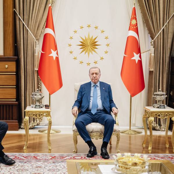 Der türkische Präsident Recep Tayyip Erdogan hat überraschend den nordrhein-westfälischen Ministerpräsidenten Hendrik Wüst zu einem Gespräch in seinem Palast in Ankara empfangen.