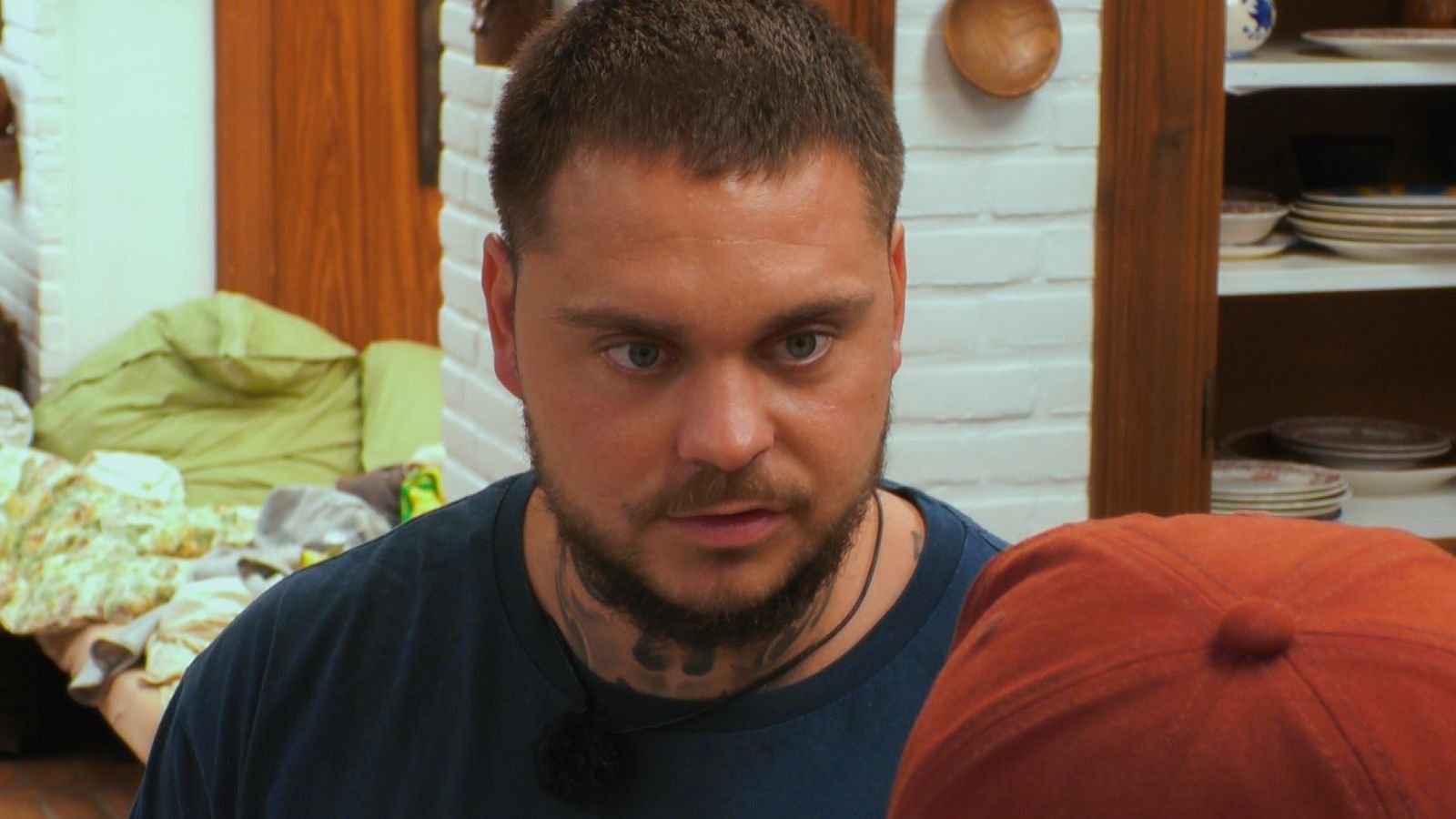 Nico (Bild) verrät Alex, was Hati gesagt hat.  (Bild: RTL)