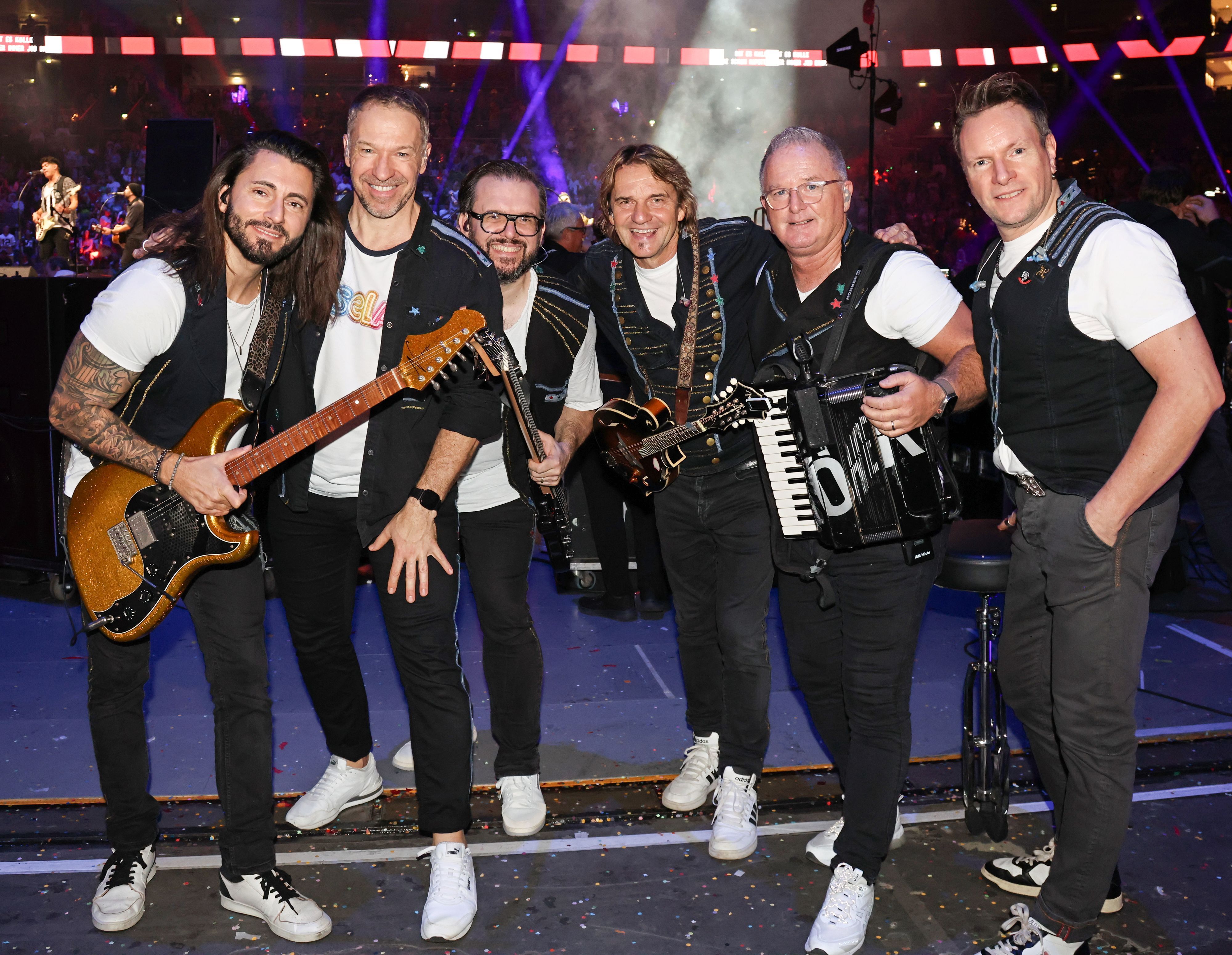Gruppenbild der Höhner vor einem Auftritt.