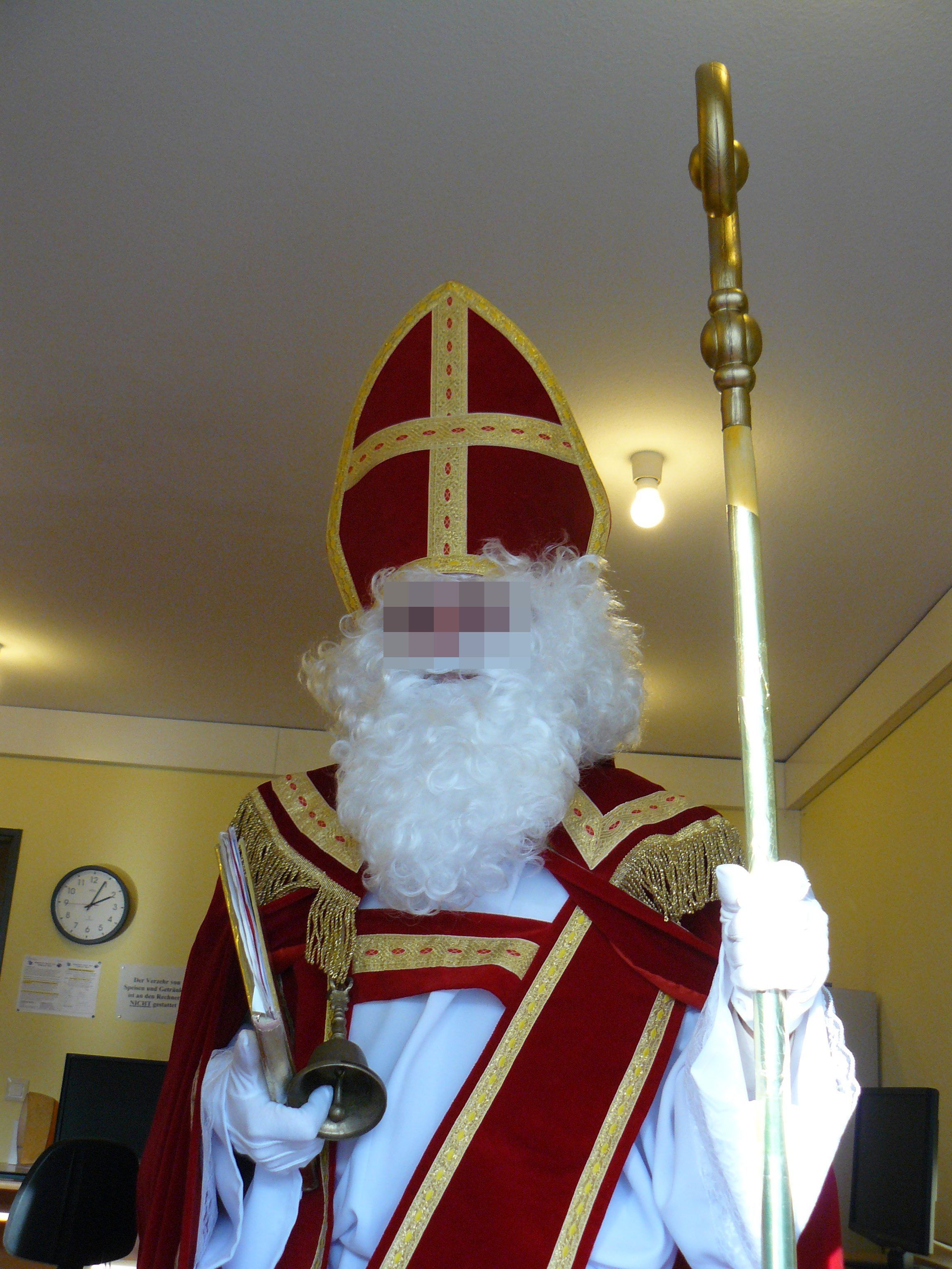 Der Angeklagte im Jahr 2012 in seiner Rolle als Nikolaus für eine Kölner Veedelsgemeinschaft.