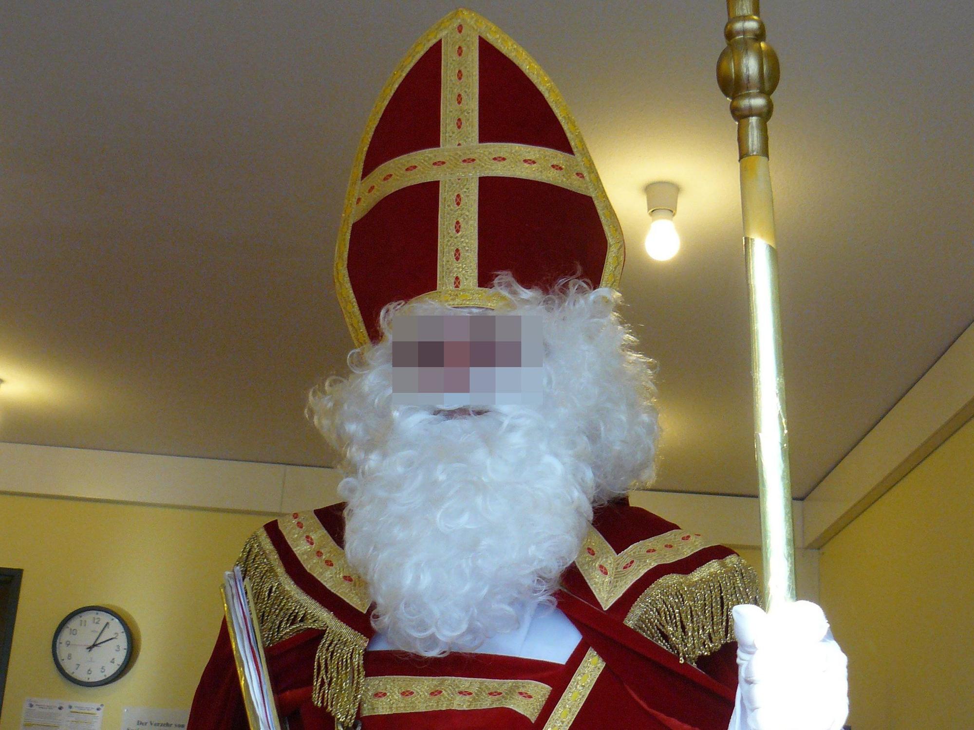 Der Angeklagte im Jahr 2012 in seiner Rolle als Nikolaus für eine Kölner Veedelsgemeinschaft.