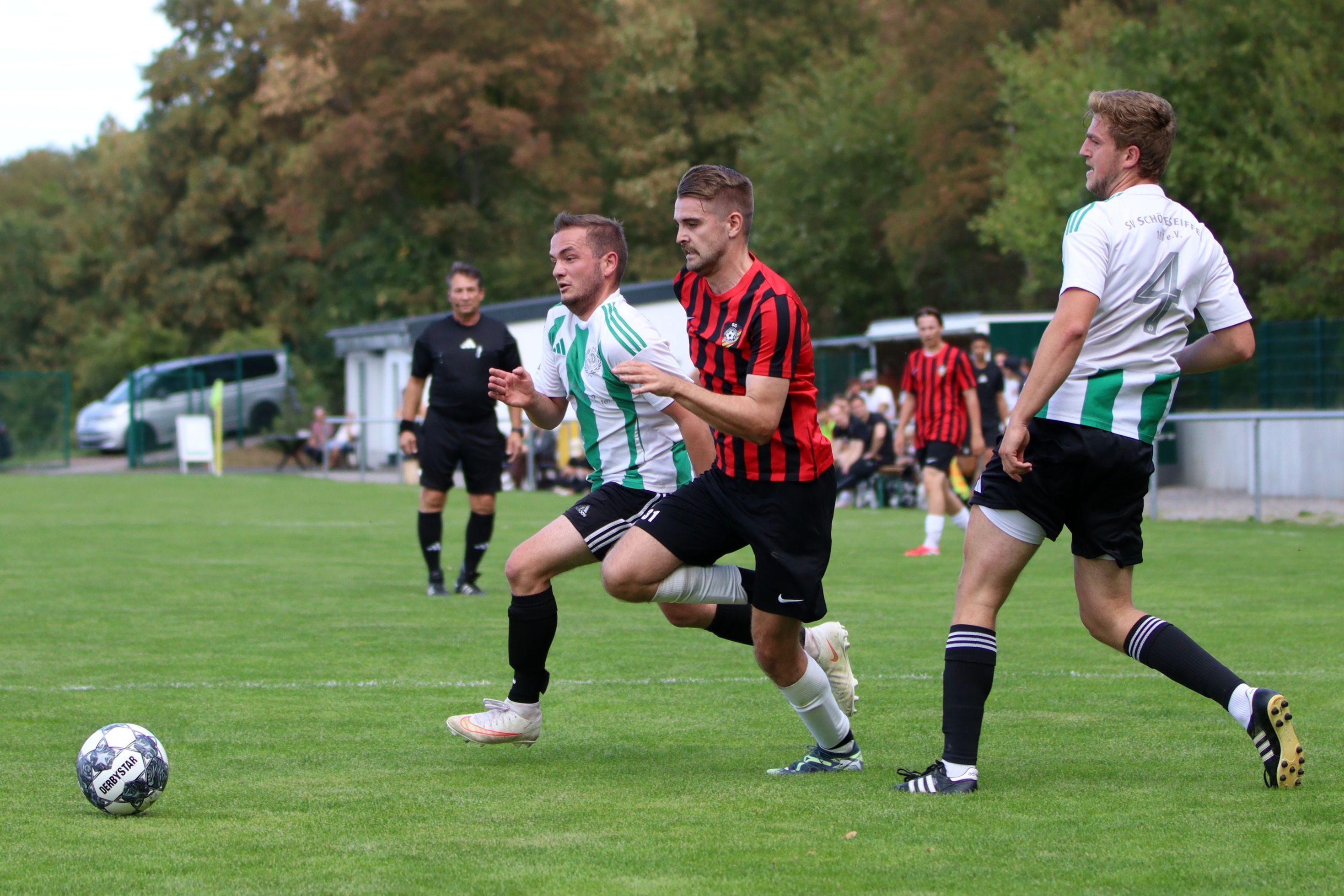 Paul Doppelfeld im Laufduell mit Niklas Kirch.