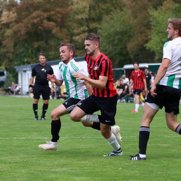 Paul Doppelfeld im Laufduell mit Niklas Kirch.