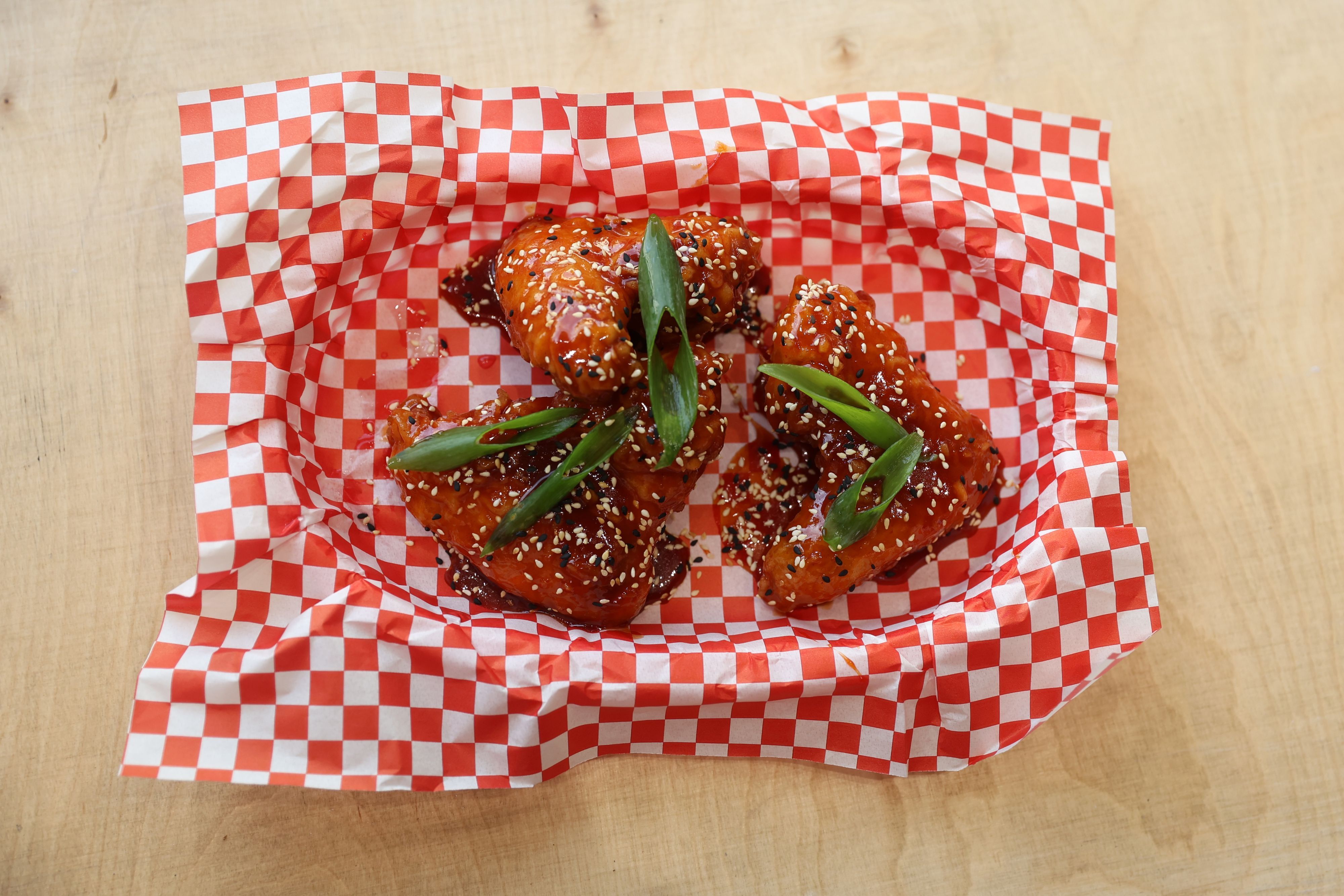 Chicken Wings beim Bistro Kosmo Wings.