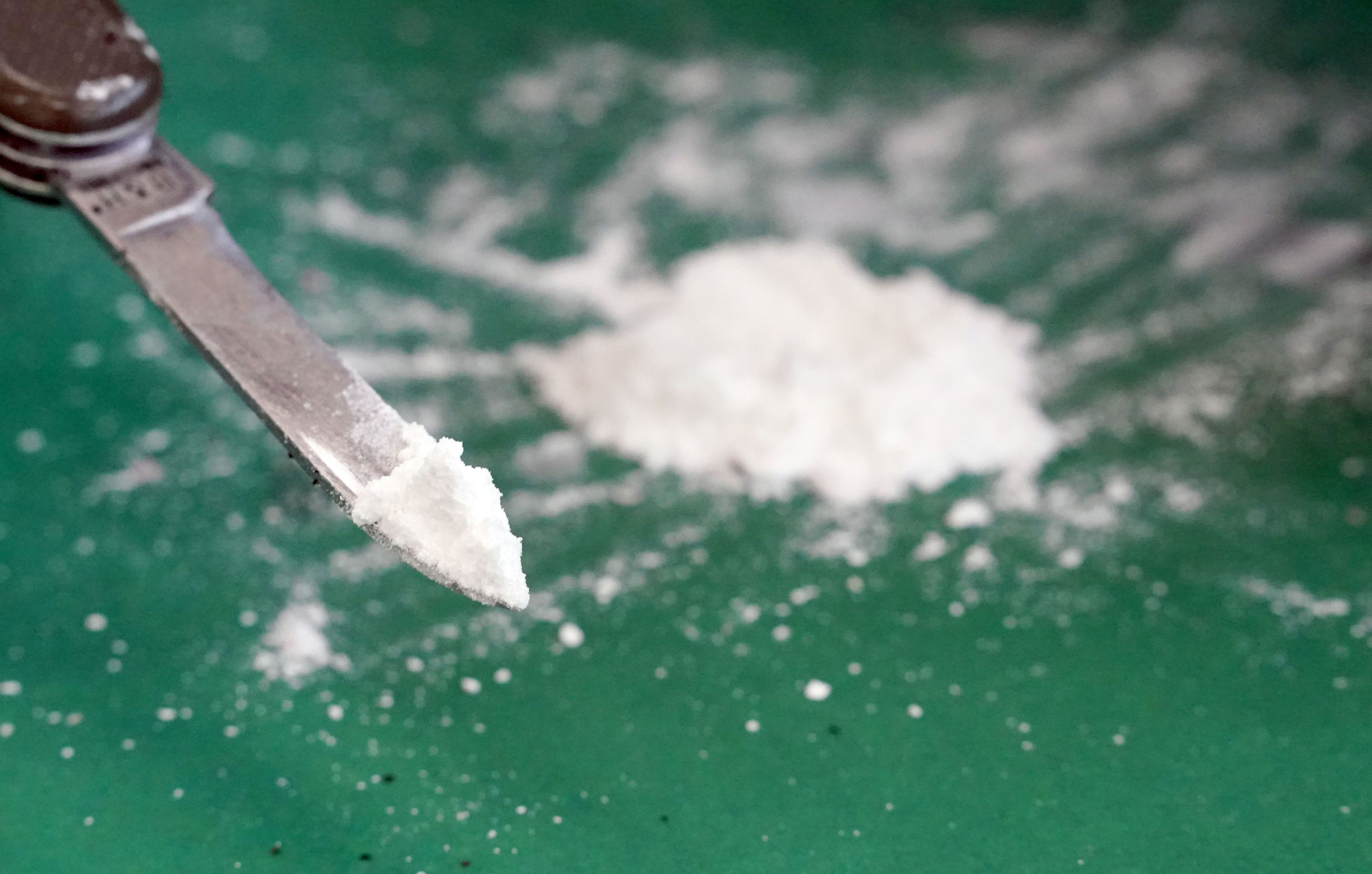 Die Kölner Polizei hat die Wohnungen mutmaßlicher Drogendealer in Vingst durchsucht - und dabei auch Kokain gefunden. (Symbolbild)