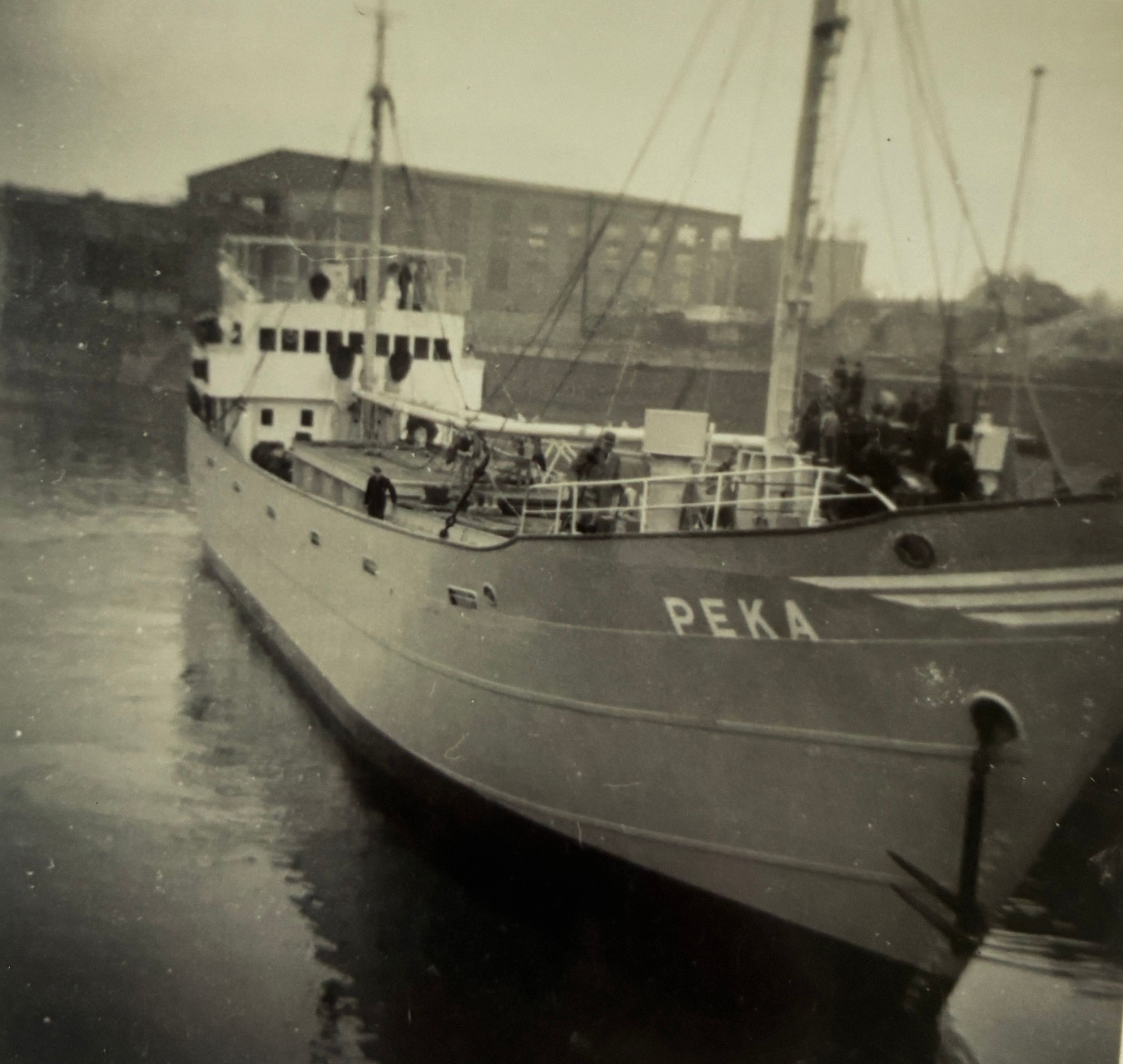 Frachtschiff im Deutzer Hafen