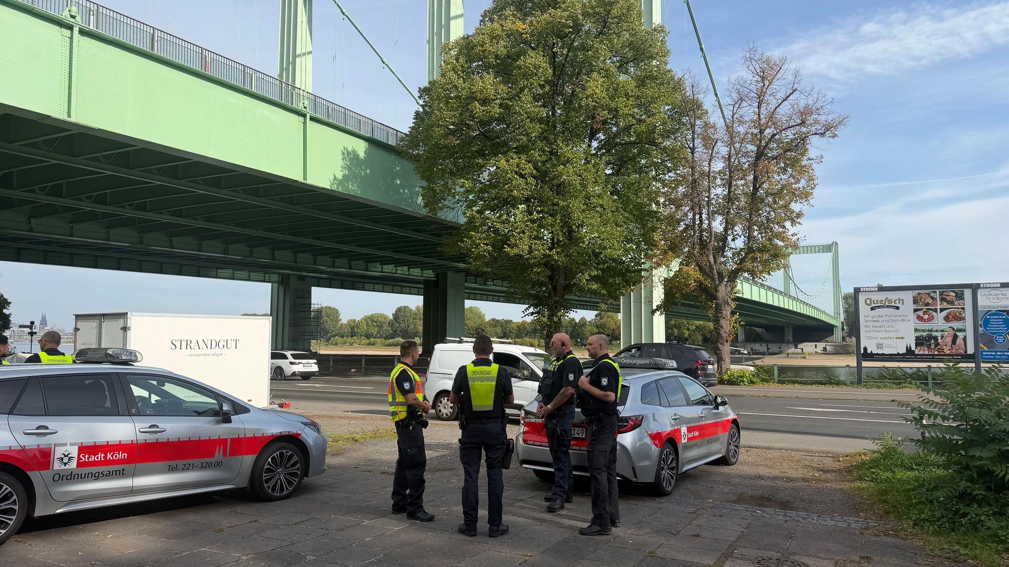 Die Evakuierung in Rodenkirchen koordinieren das Ordnungsamt der Stadt Köln und der Kampfmittelräumdienst.