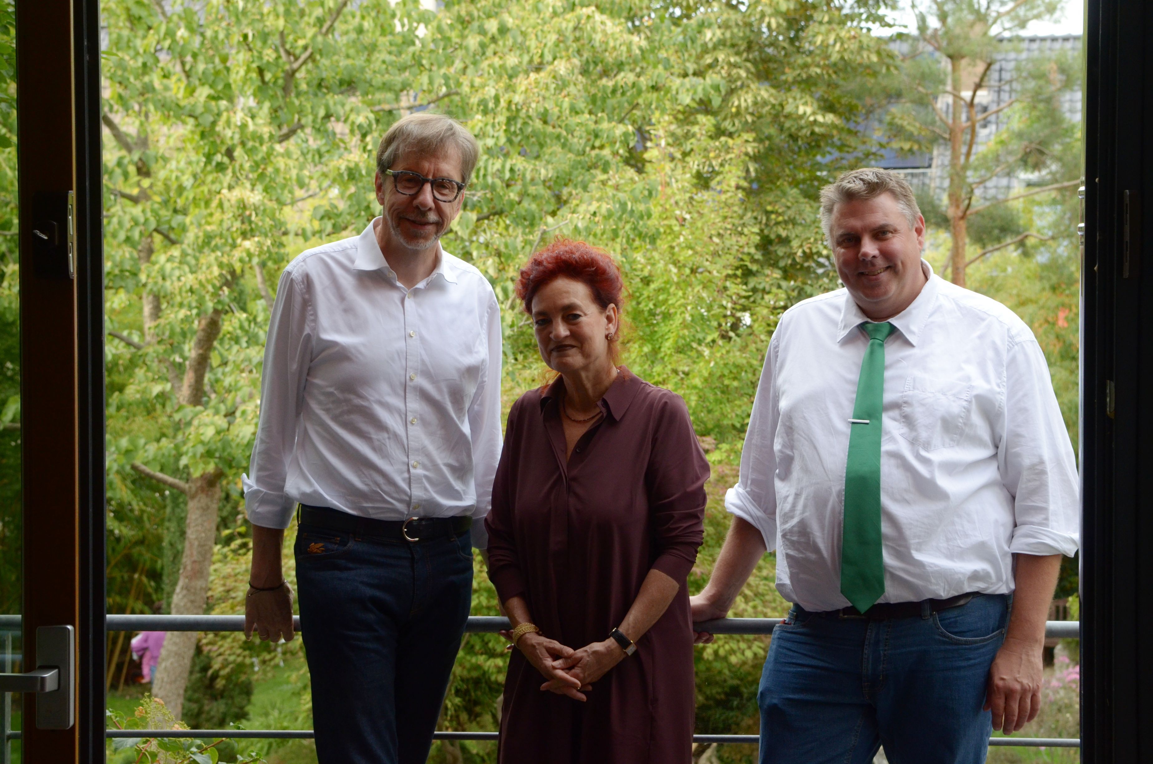 Dr. Hubertus Rüber (l.), Prof. Ulrike Bardt und Michael Mombaur stellen das Programm des 29. Euskirchener Dialogs vor.