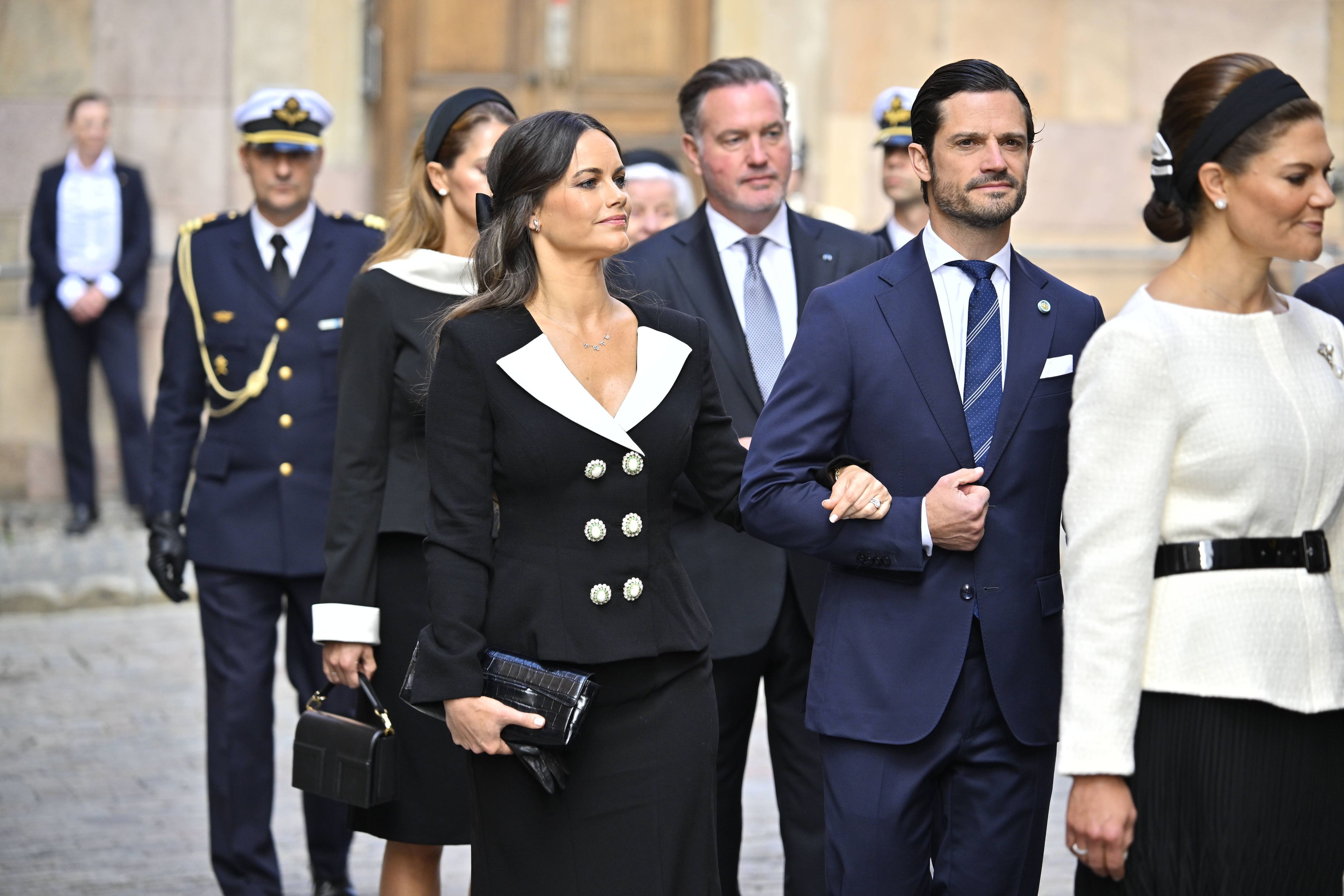 Kronprinzessin Victoria, Prinz Daniel, Prinz Carl Philip, Prinzessin Sofia, Prinzessin Madeleine und Christopher O’Neill treffen anlässlich der Parlamentseröffnung zum traditionellen Gottesdienst in der Stockholmer Storkyrkan ein.