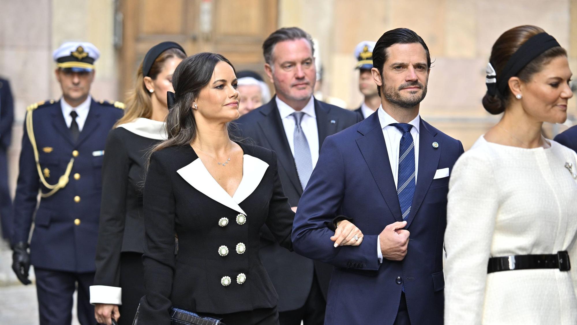 Kronprinzessin Victoria, Prinz Daniel, Prinz Carl Philip, Prinzessin Sofia, Prinzessin Madeleine und Christopher O’Neill treffen anlässlich der Parlamentseröffnung zum traditionellen Gottesdienst in der Stockholmer Storkyrkan ein.