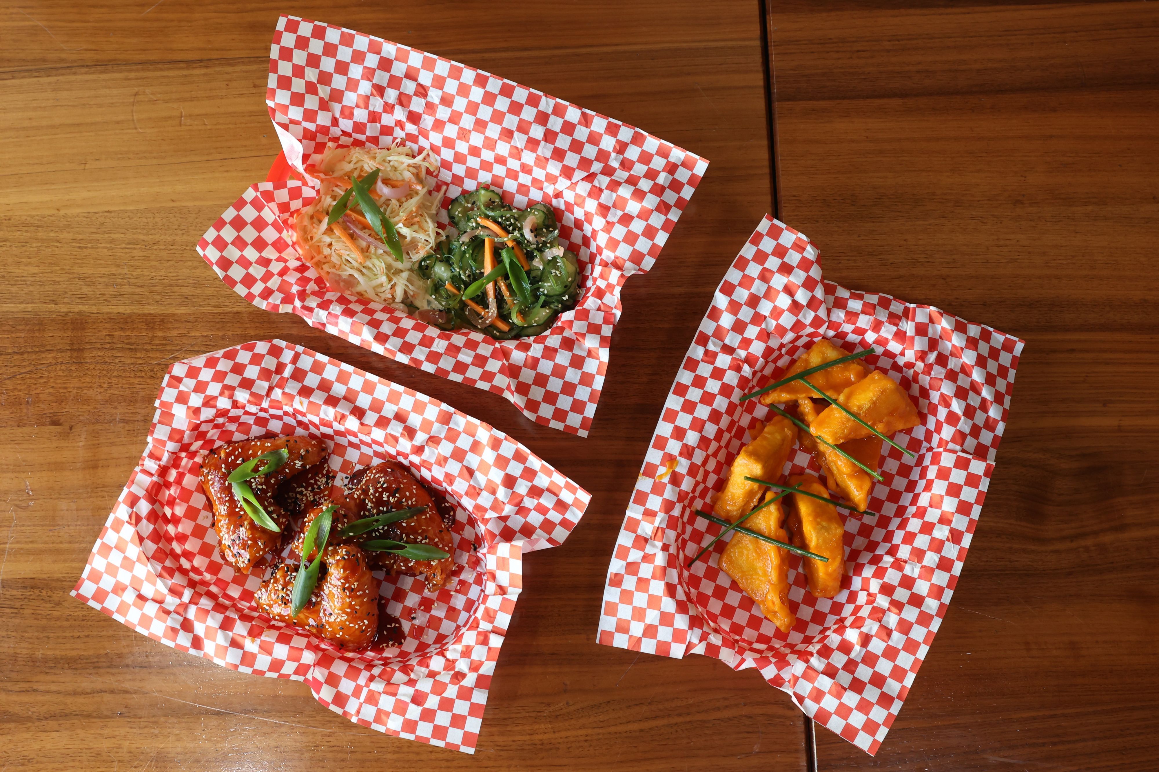 Essen beim Bistro Kosmo Wings mit Chicken Wings in allen Variationen, auch vegan. (Archivbild)
