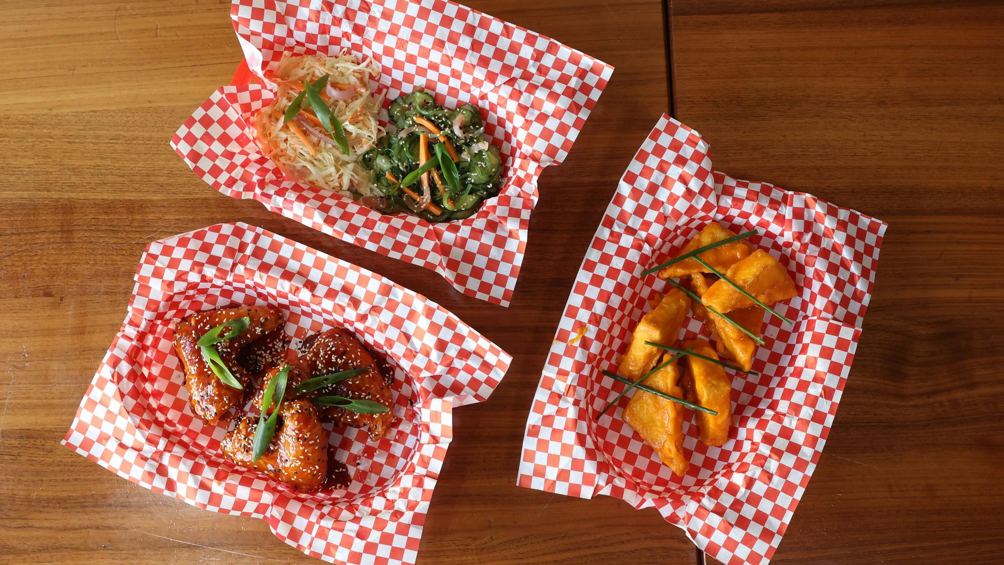 Essen beim Bistro Kosmo Wings mit Chicken Wings in allen Variationen, auch vegan. (Archivbild)