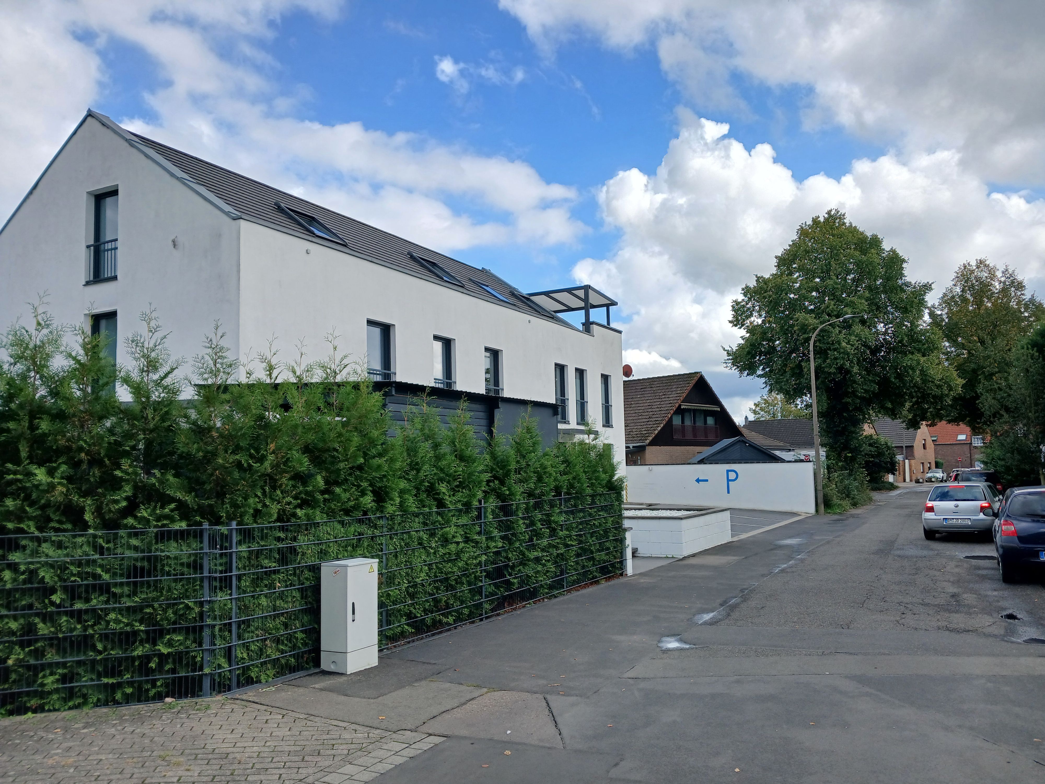 Das Bild zeigt ein Doppelhaus in der Straße Am Blauen Stein.