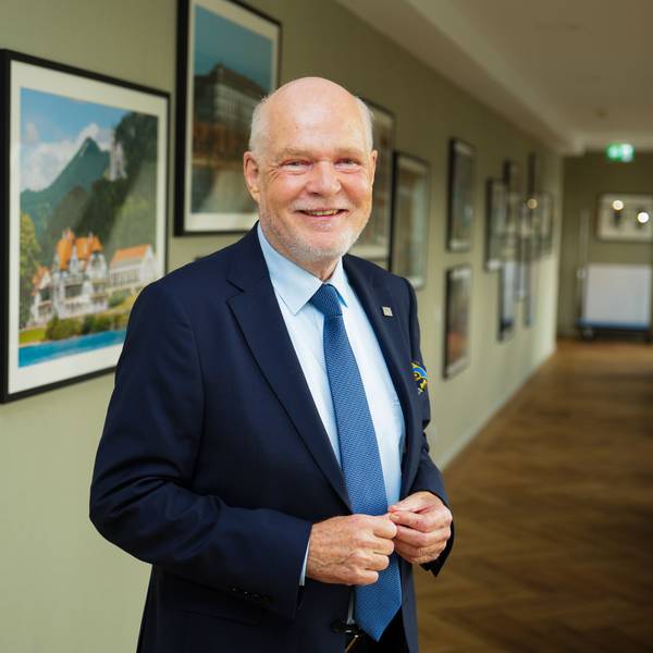 Thomas Althoff (Manager der Althoff Hotelgruppe)von der Althoff Beratungs-und Betreuungsgesellschaft mbH in den neuen Büroräumen.
