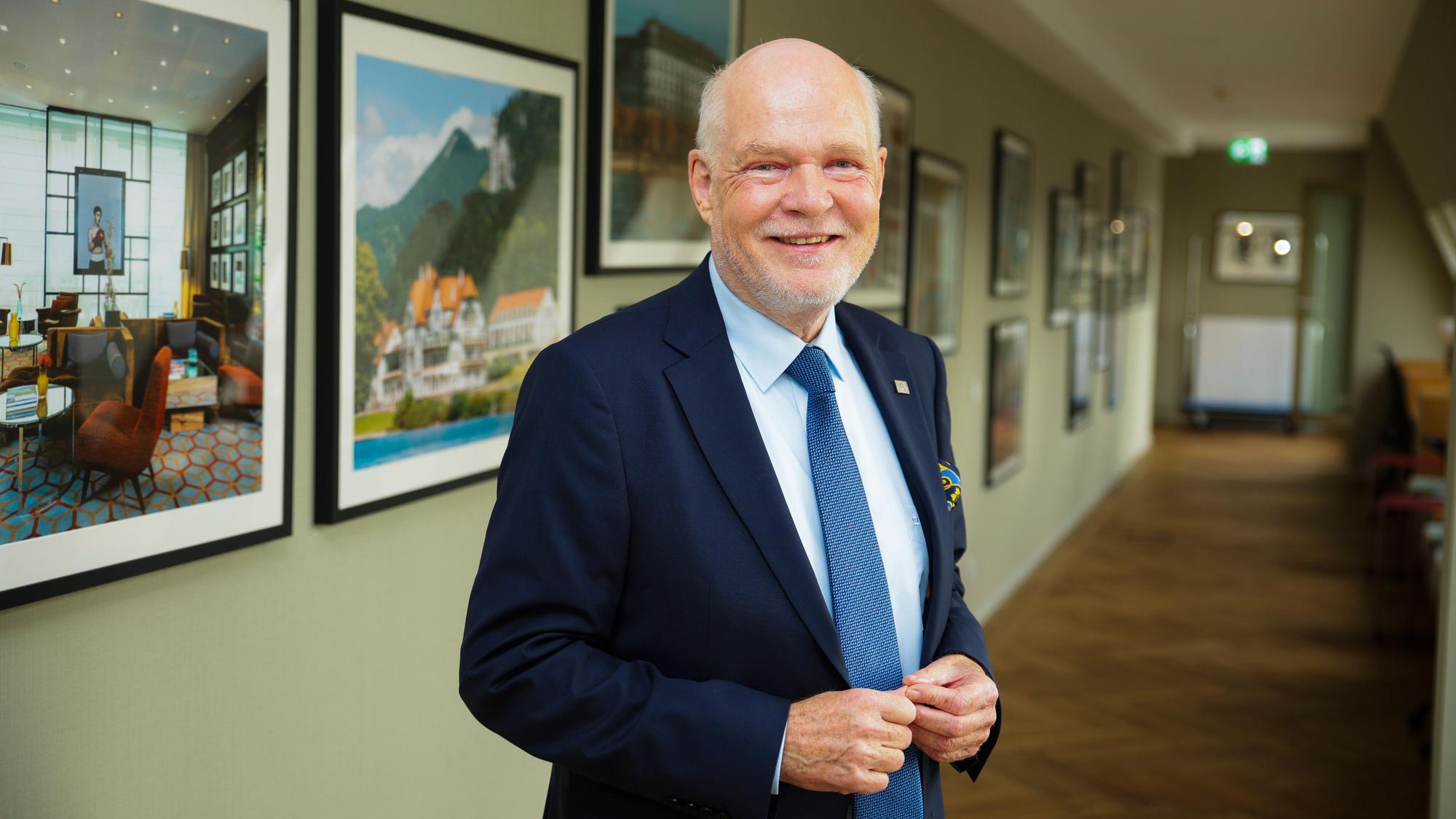 Thomas Althoff (Manager der Althoff Hotelgruppe)von der Althoff Beratungs-und Betreuungsgesellschaft mbH in den neuen Büroräumen.