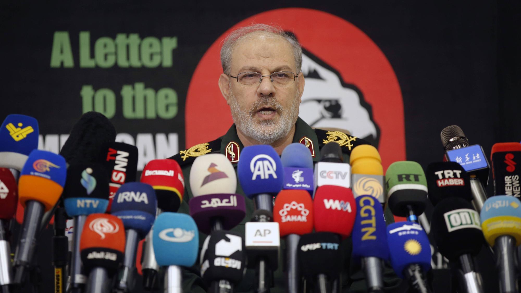 Der Sprecher der Revolutionsgarden, Hossein Mohebbi, bei einer Pressekonferenz am Dienstag (29. September).