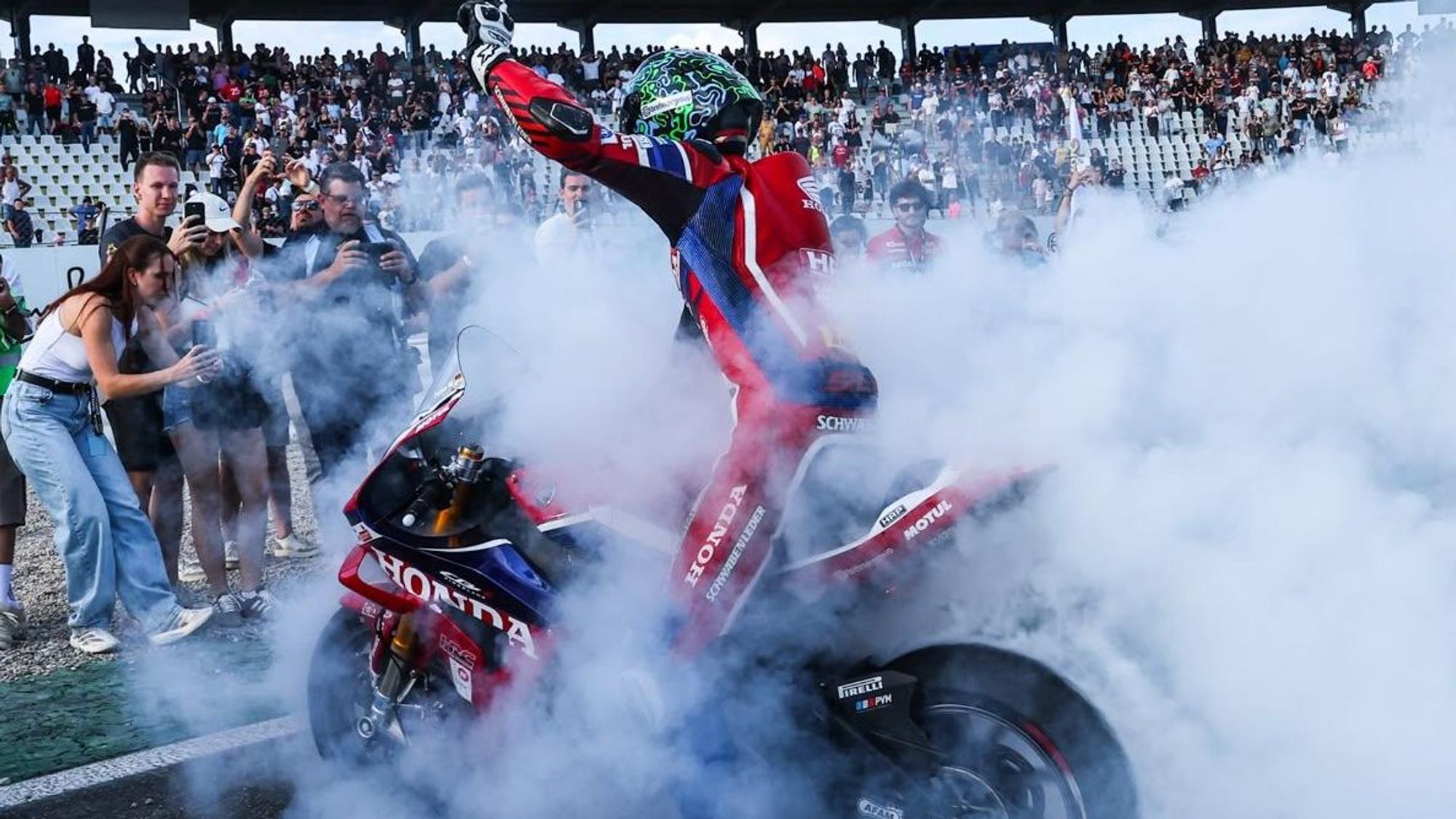 Florian Alt lim Qualm beim Burnout.