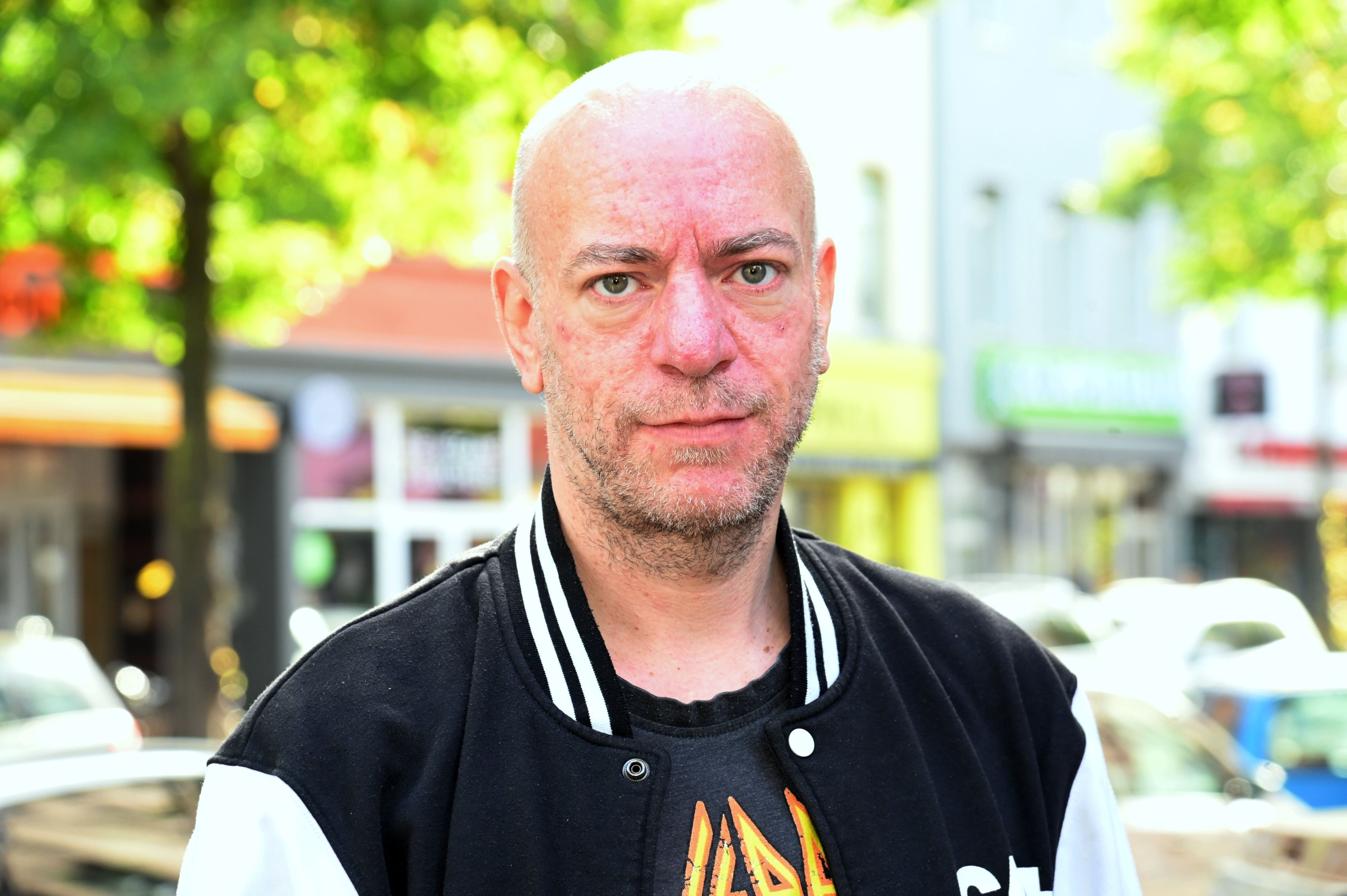 24.09.2026 Köln. Altersarmut bei Schauspielern. Treffen mit Schauspieler Kais Setti, Maxwell Richter und Gewerkschaftler Beka Bediana. Nach dem Tod von Ralf Richter ist eine Debatte um das Thema entbrannt. Maxwell Richter. Foto: Alexander Schwaiger