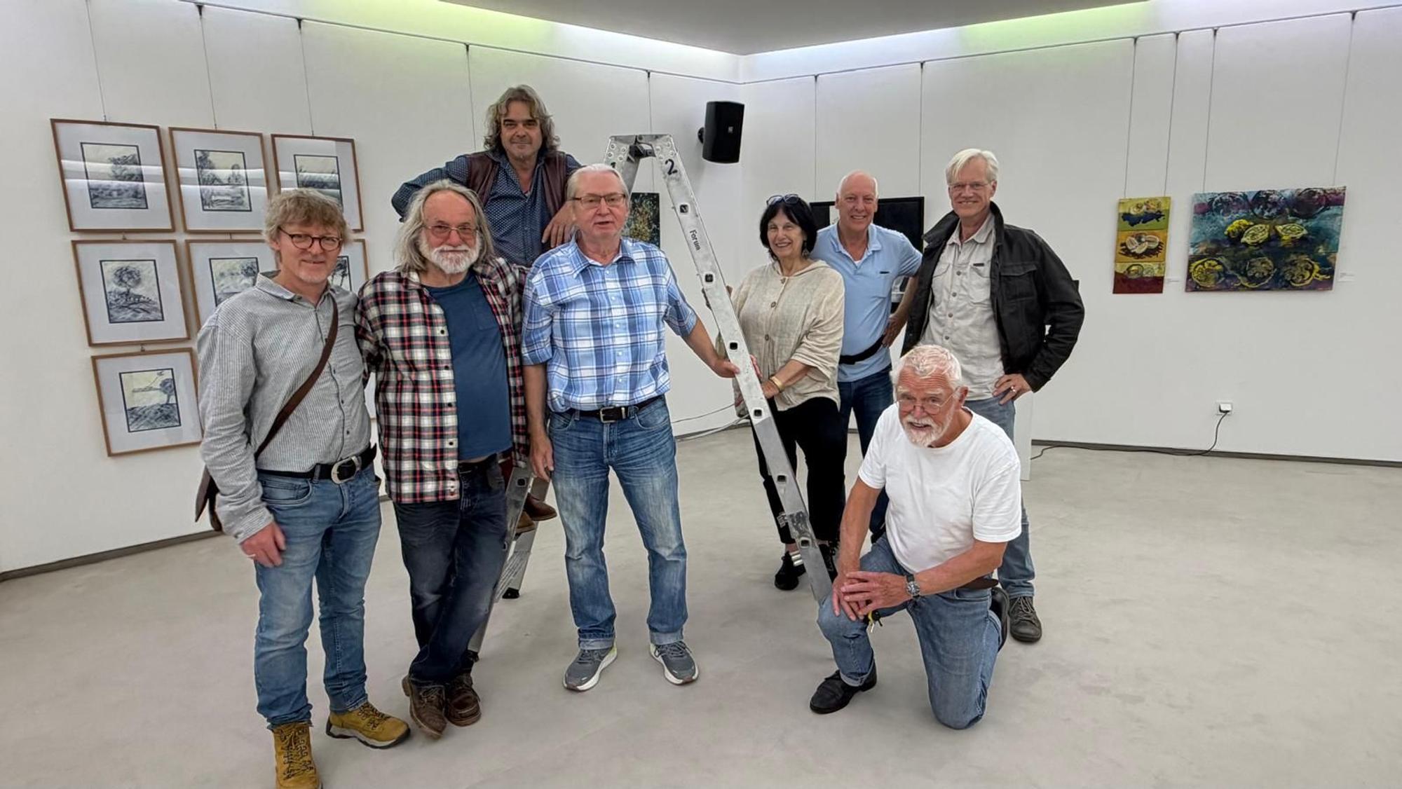 Gemeinsam mit den Gästen Caspar Armster und Stefan Geskes präsentiert die AG Leverkusener Künstler ihre Werke rund um das Thema „Licht“ in der Galerie im Forum.