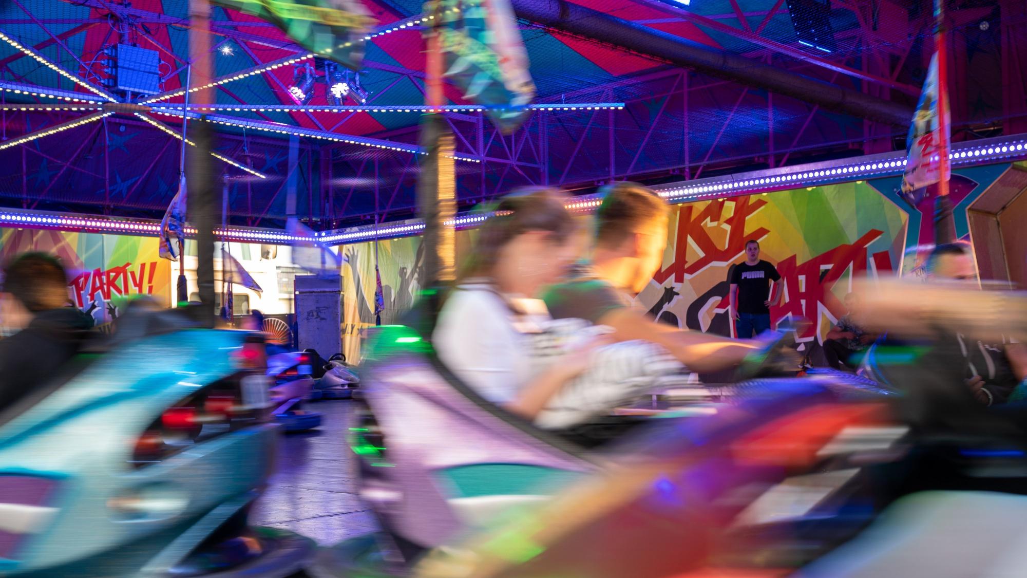 Autoscooter ist beliebt auf der Kirmes. (Symbolbild)