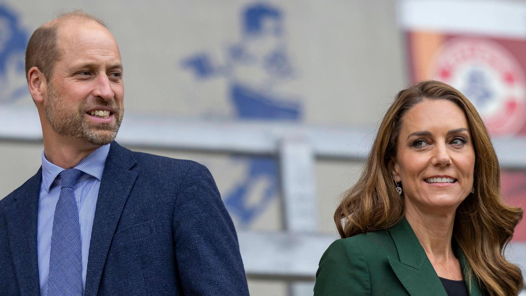 Der Prinz und die Prinzessin von Wales im DIY Kitchens Stadium, der Heimspielstätte von Wakefield Trinity in West Yorkshire.