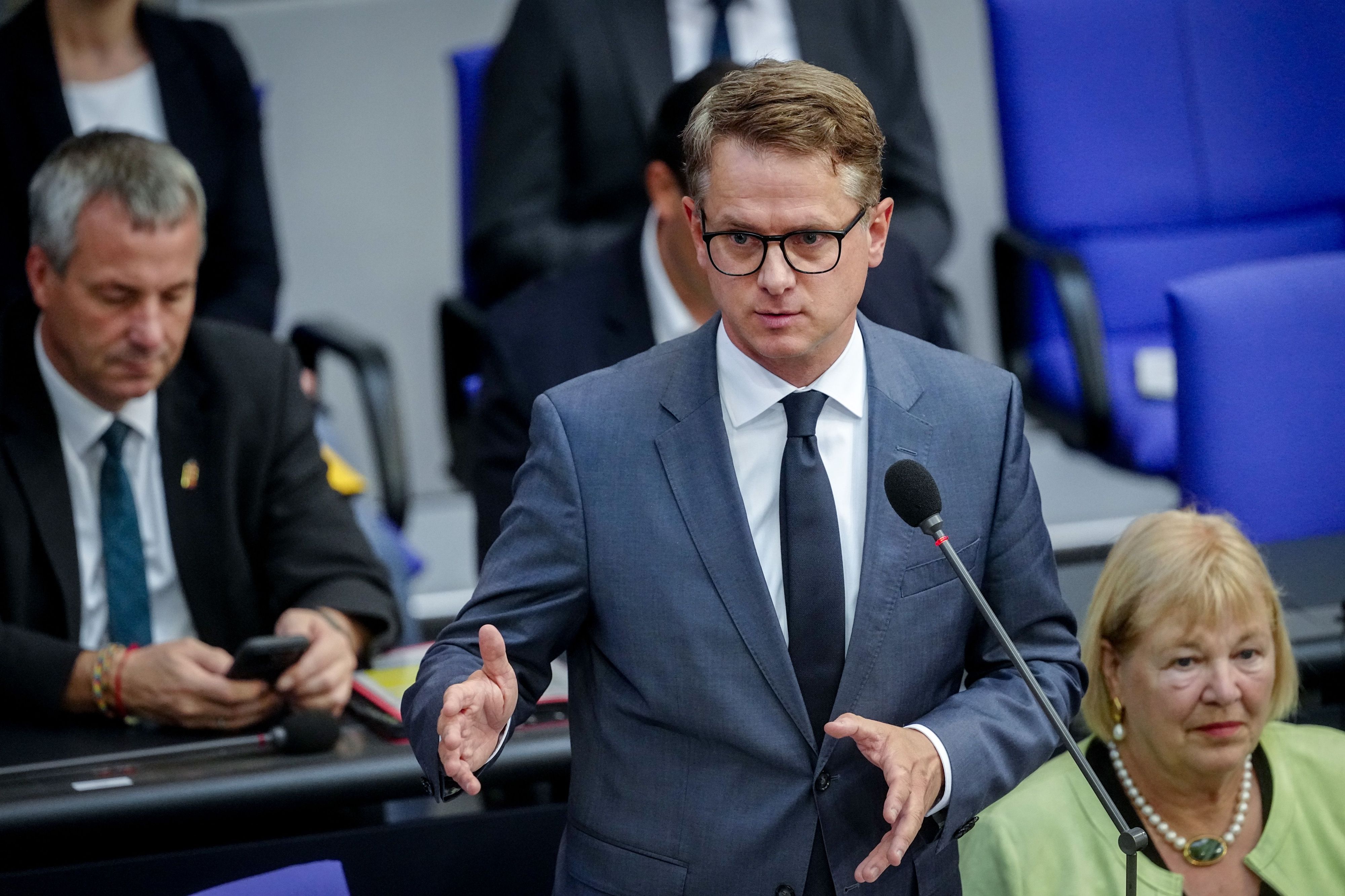 Carsten Linnemann (CDU), Bundesminister für Gesundheit, hat die geplante Pflegereform verteidigt. (Archivbild)