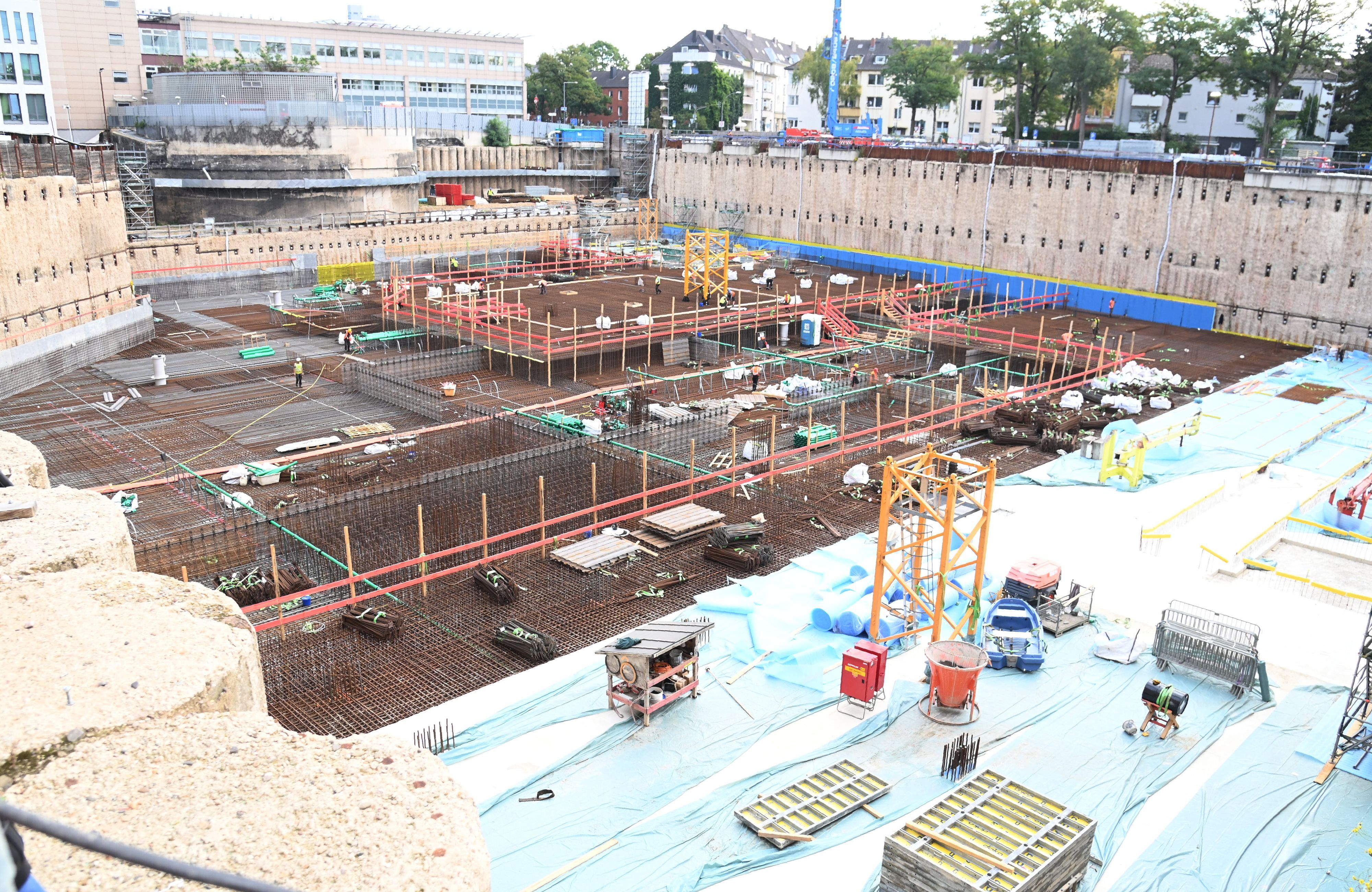 30.09.2026 Köln. Die Uniklinik Köln feiert die Grundsteinlegung für das Centrum für Familiengesundheit (CEFAM). Das Projekt ist mit rund 63.000 Quadratmetern Bruttogeschossfläche das größte Neubauvorhaben der Uniklinik Köln seit 1962. Foto: Alexander Schwaiger